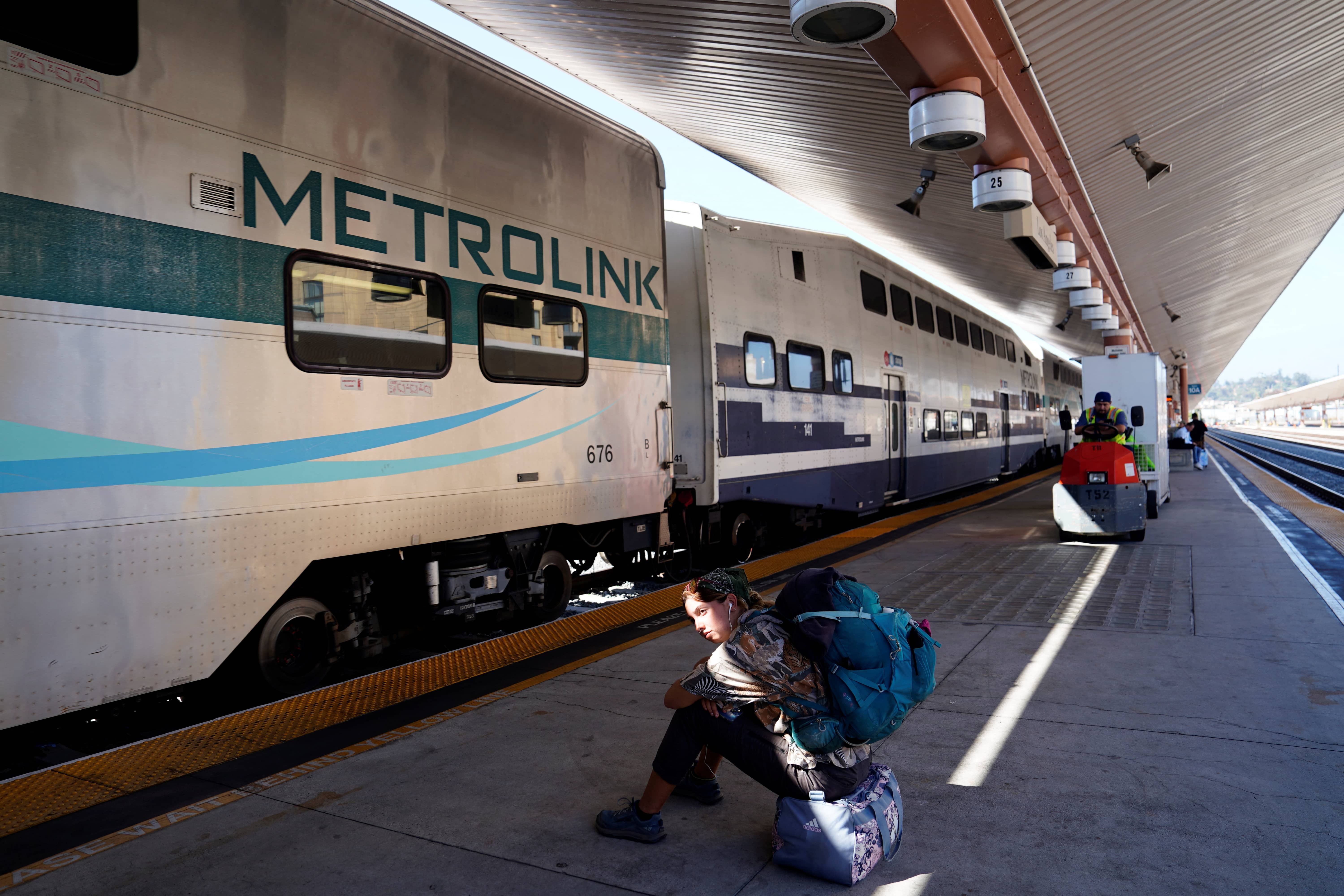 deadline-for-railroads-to-reach-tentative-deals-with-unions-3