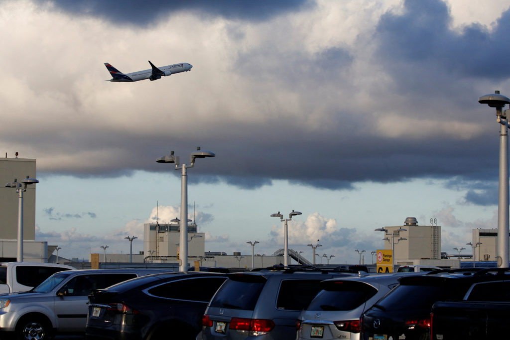 Ground Stop Lifted, Flights Resume After Computer Outage | 94.7 Country