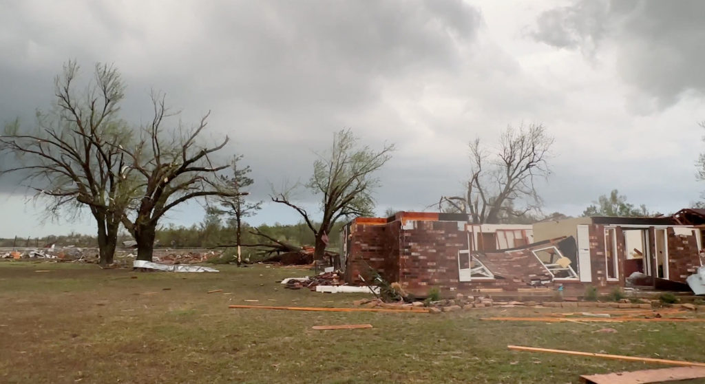 Deadly Tornadoes Hit Oklahoma 94 7 Country