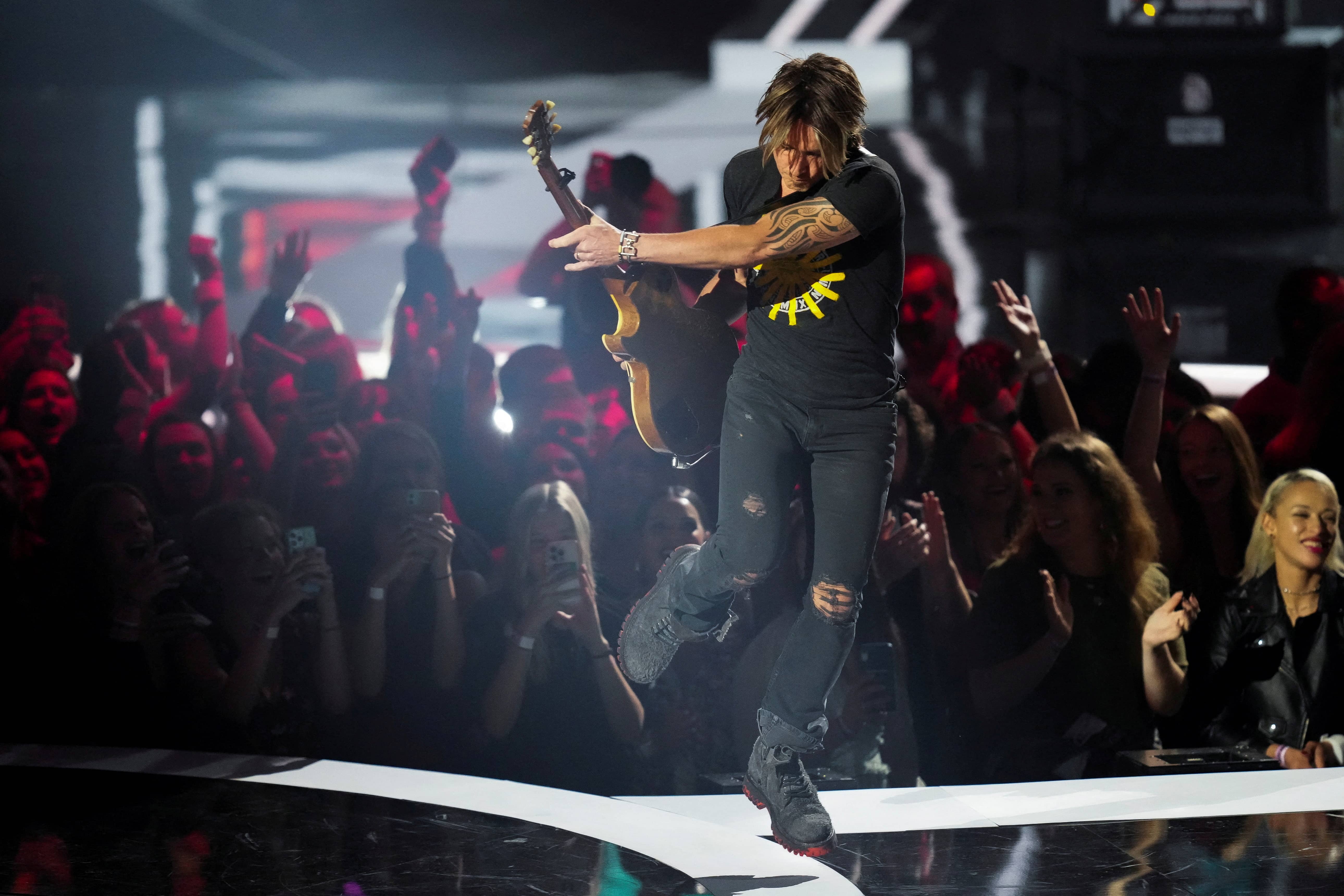 56th-annual-cmt-music-awards-in-nashville-2