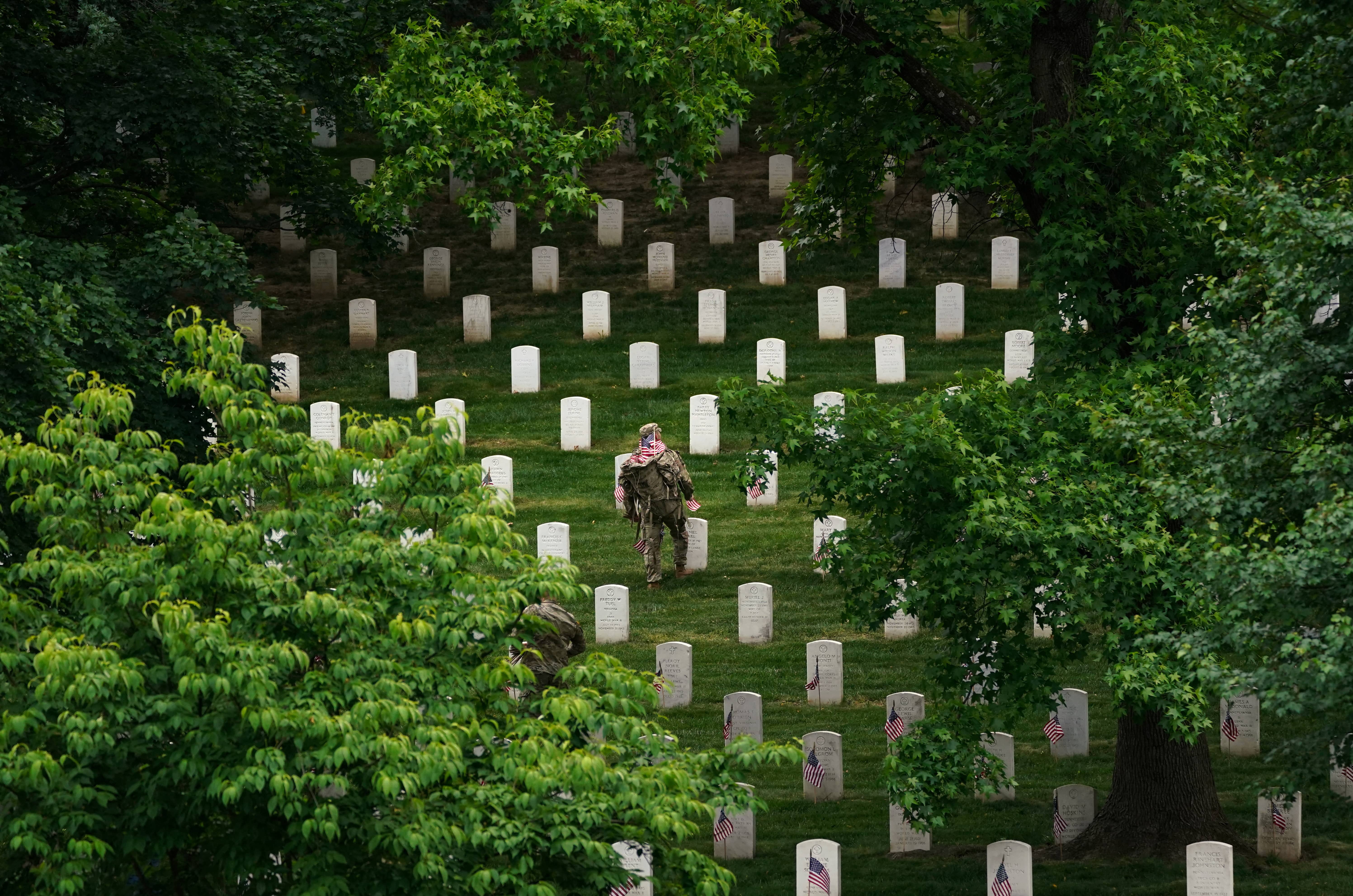 flags-in-for-memorial-day-at-arlington-national-cemetery-in-virginia