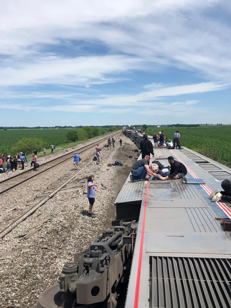 amtrak-train-crash-and-derailment-in-missouri
