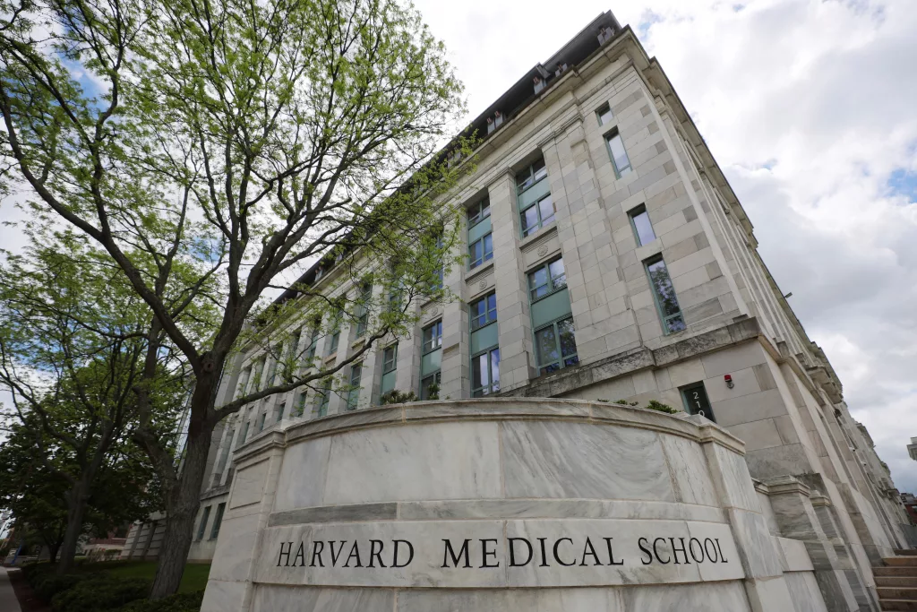 the-harvard-medical-school-sits-in-the-longwood-medical-area-in-boston