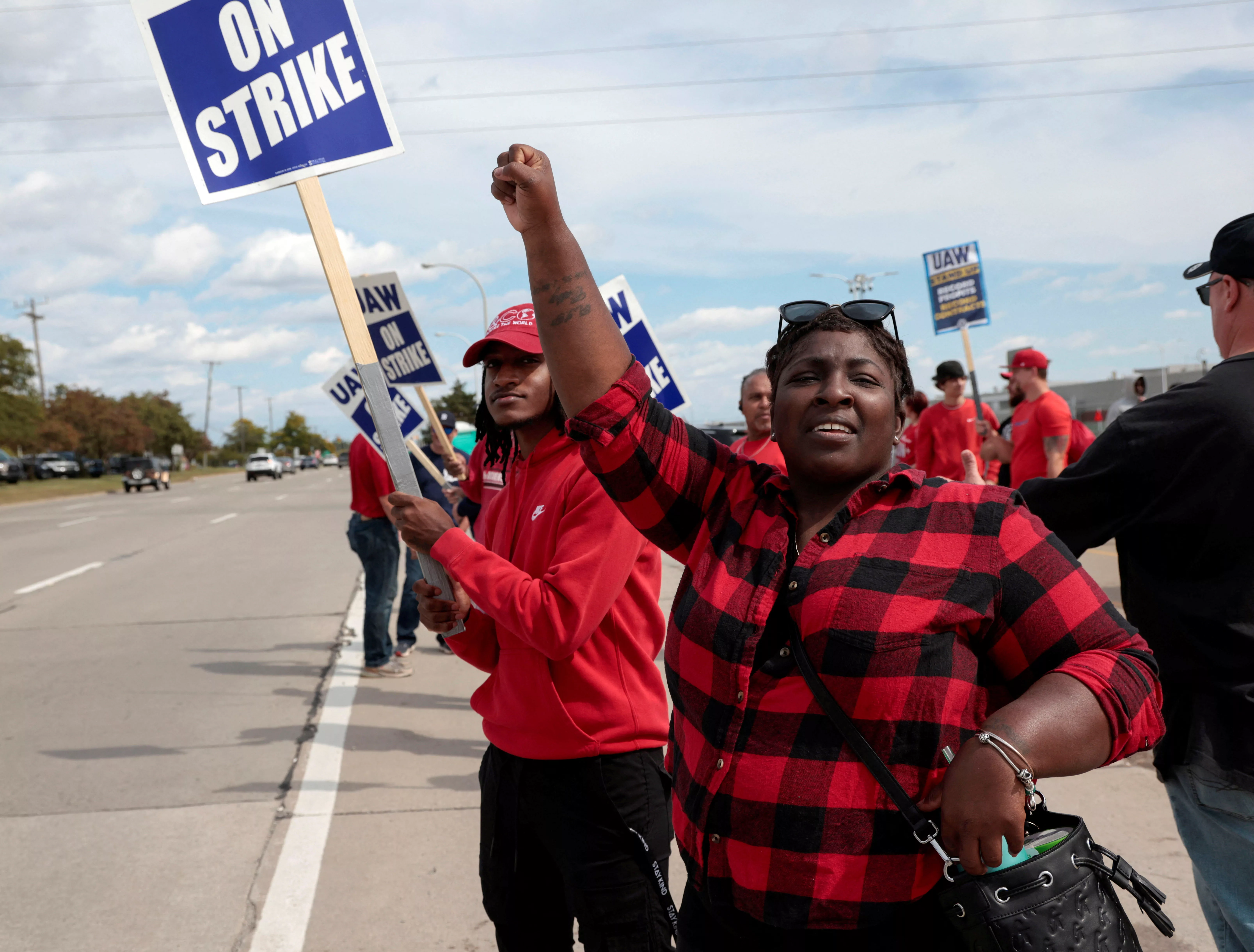 file-photo-uaw-strike-continues-in-wayne-michigan