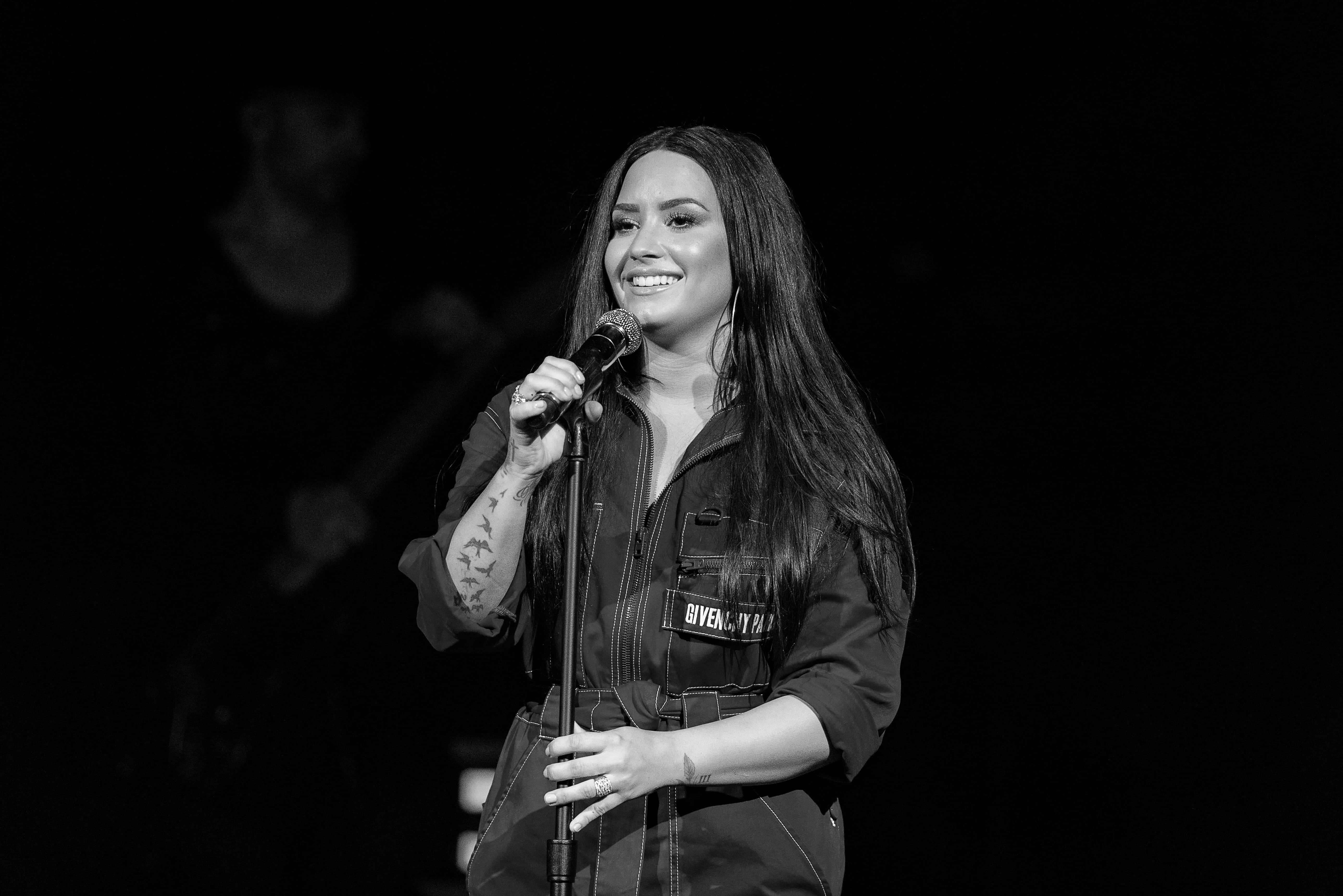 american-airlines-and-mastercard-present-demi-lovato-at-house-of-blues-dallas