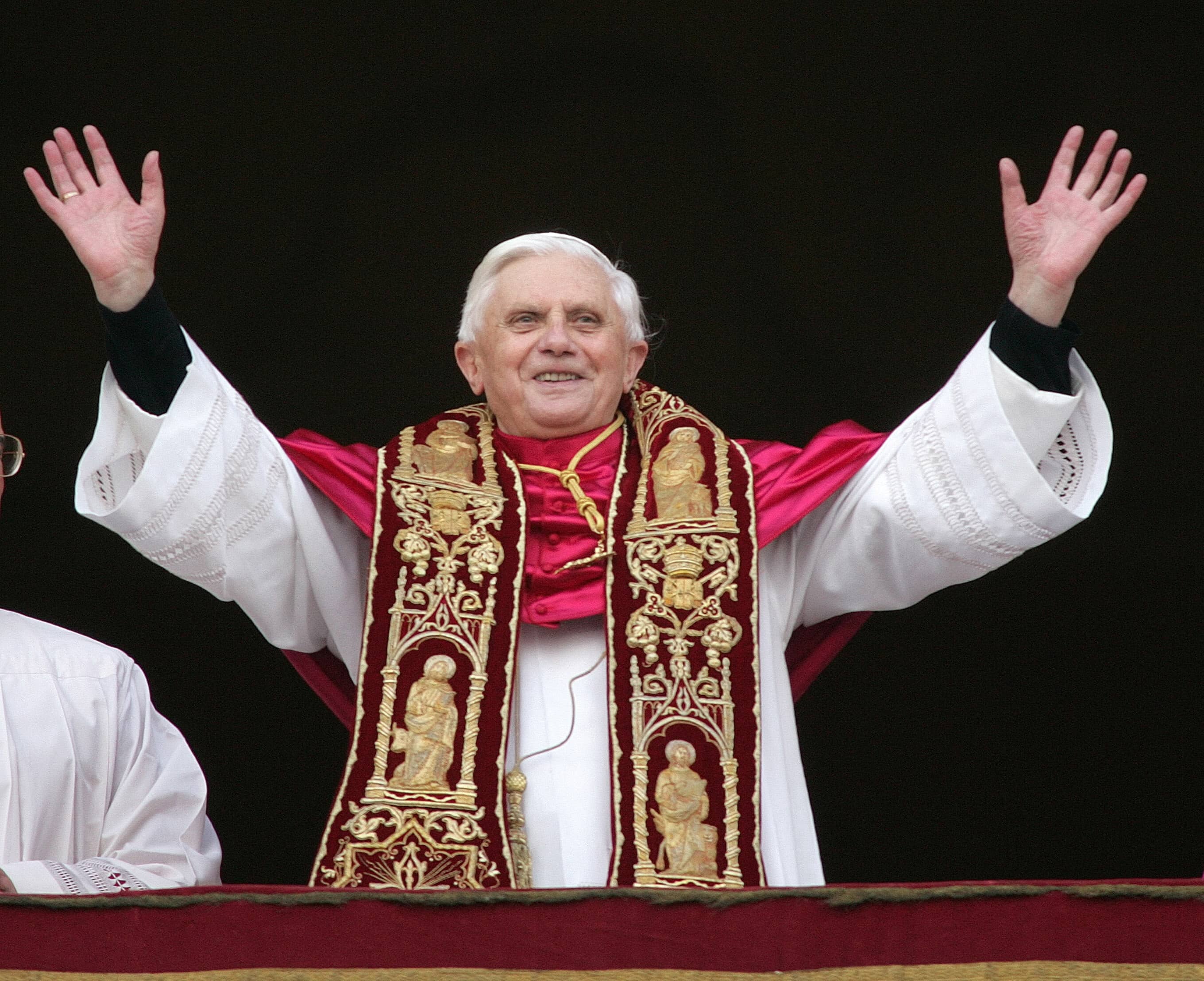 2022-12-31t115013z_592530153_rc2zgy9ws9kp_rtrmadp_3_pope-benedict-jpg