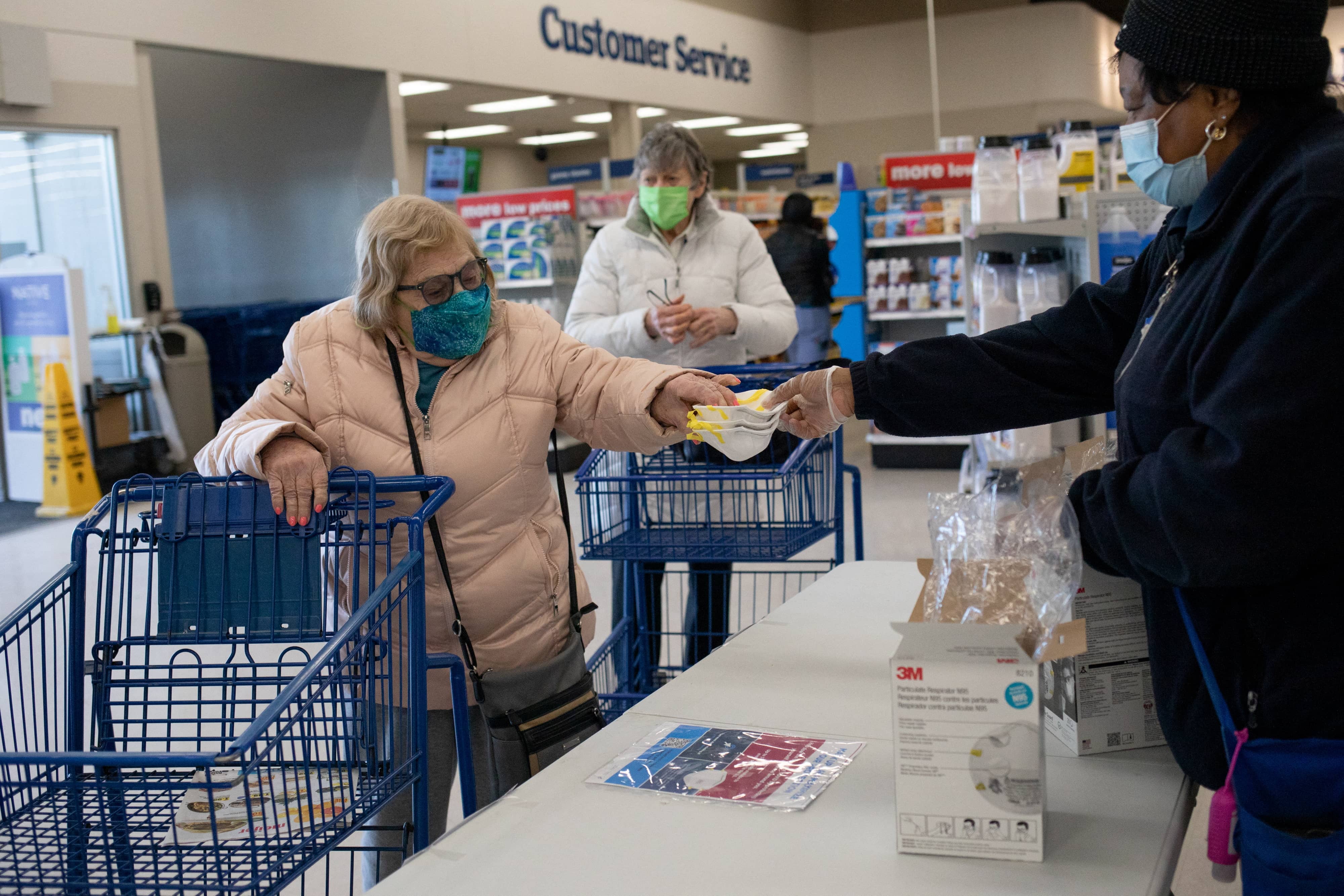 free-n95-masks-are-distributed-in-michigan