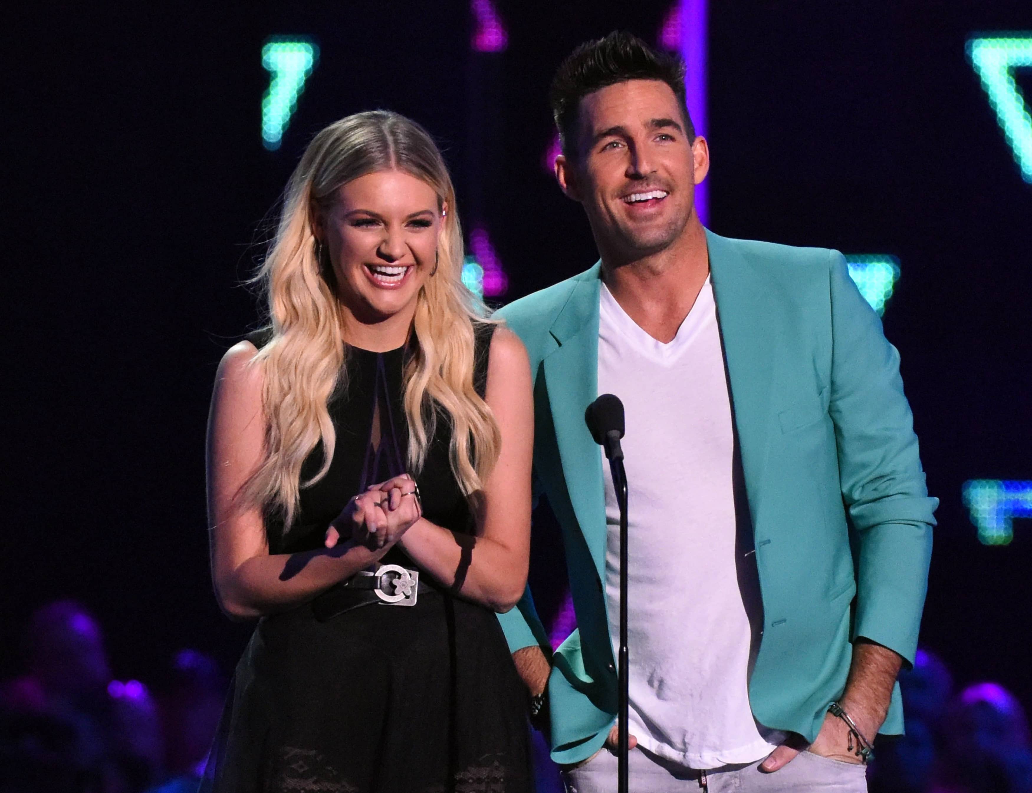 kelsea-ballerini-and-jake-owen-present-an-award-during-the-2016-cmt-music-awards-in-nashville