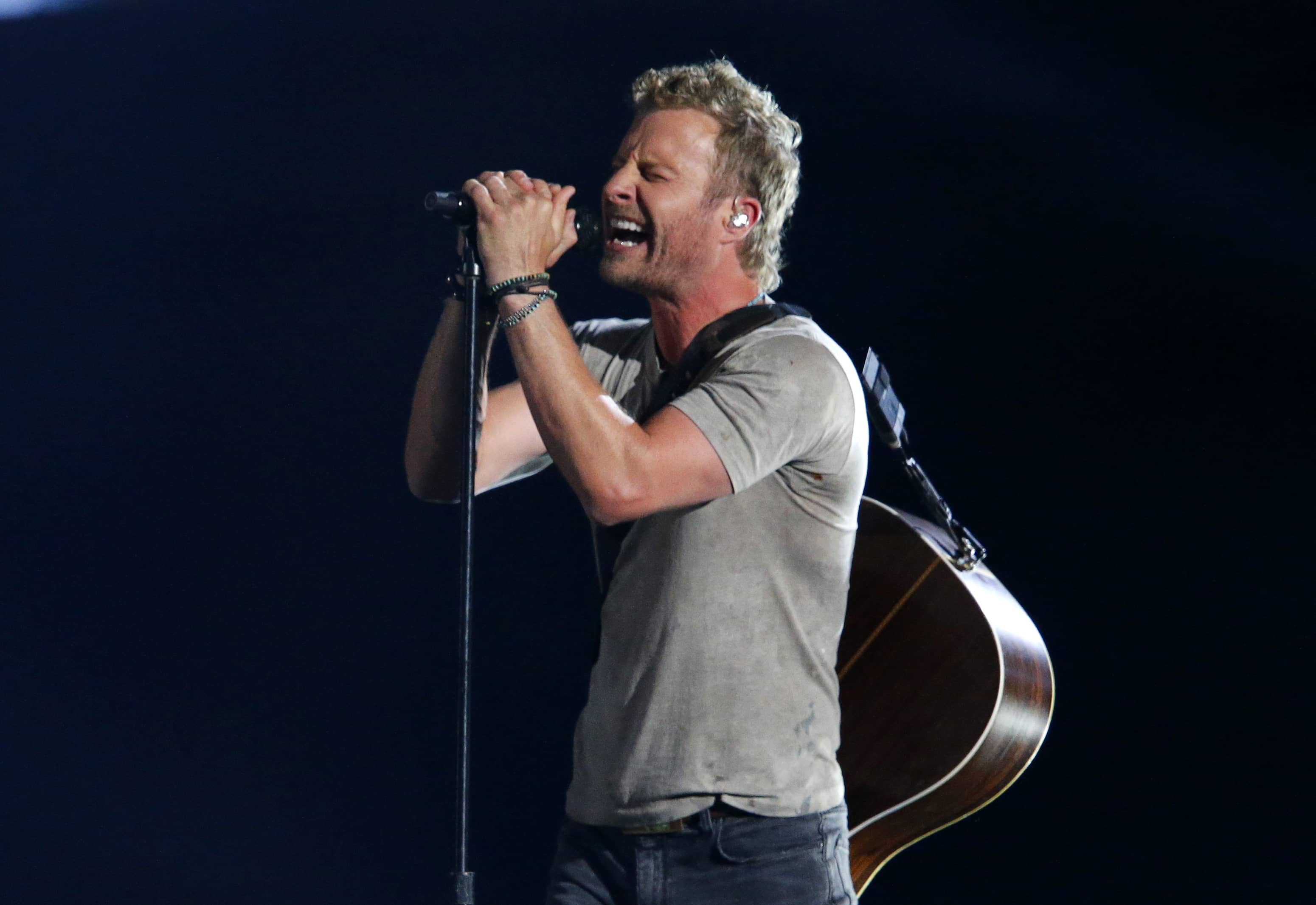 dierks-bentley-performs-riser-at-the-50th-annual-academy-of-country-music-awards-in-arlington