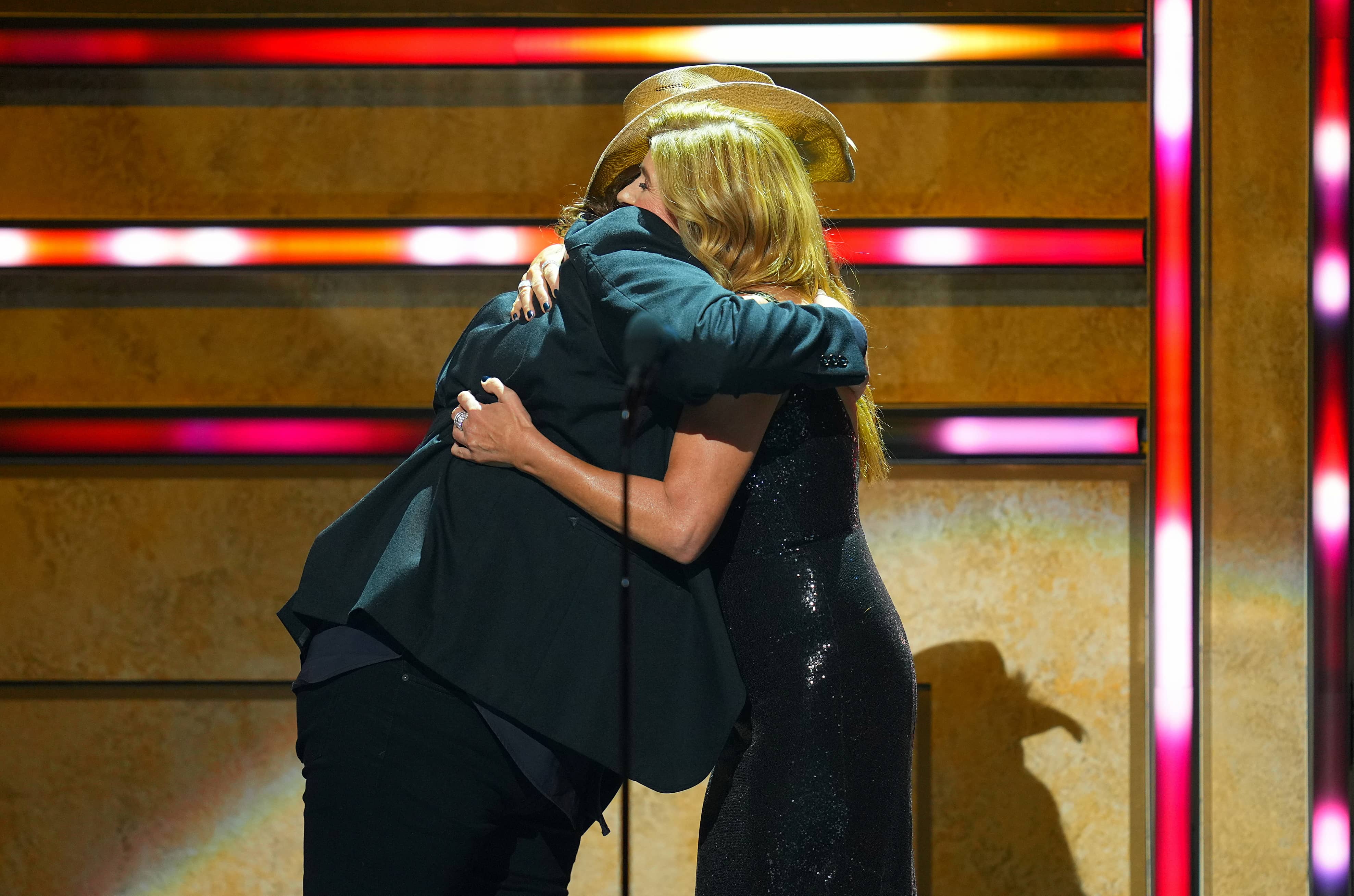 cmt-artists-of-the-year-award-show-in-nashville-tennessee-6