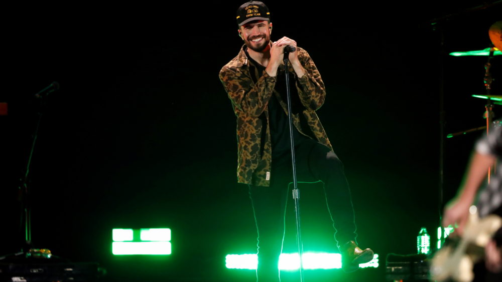 sam-hunt-performs-during-the-second-day-of-the-iheartradio-music-festival-at-the-t-mobile-arena-in-las-vegas-2