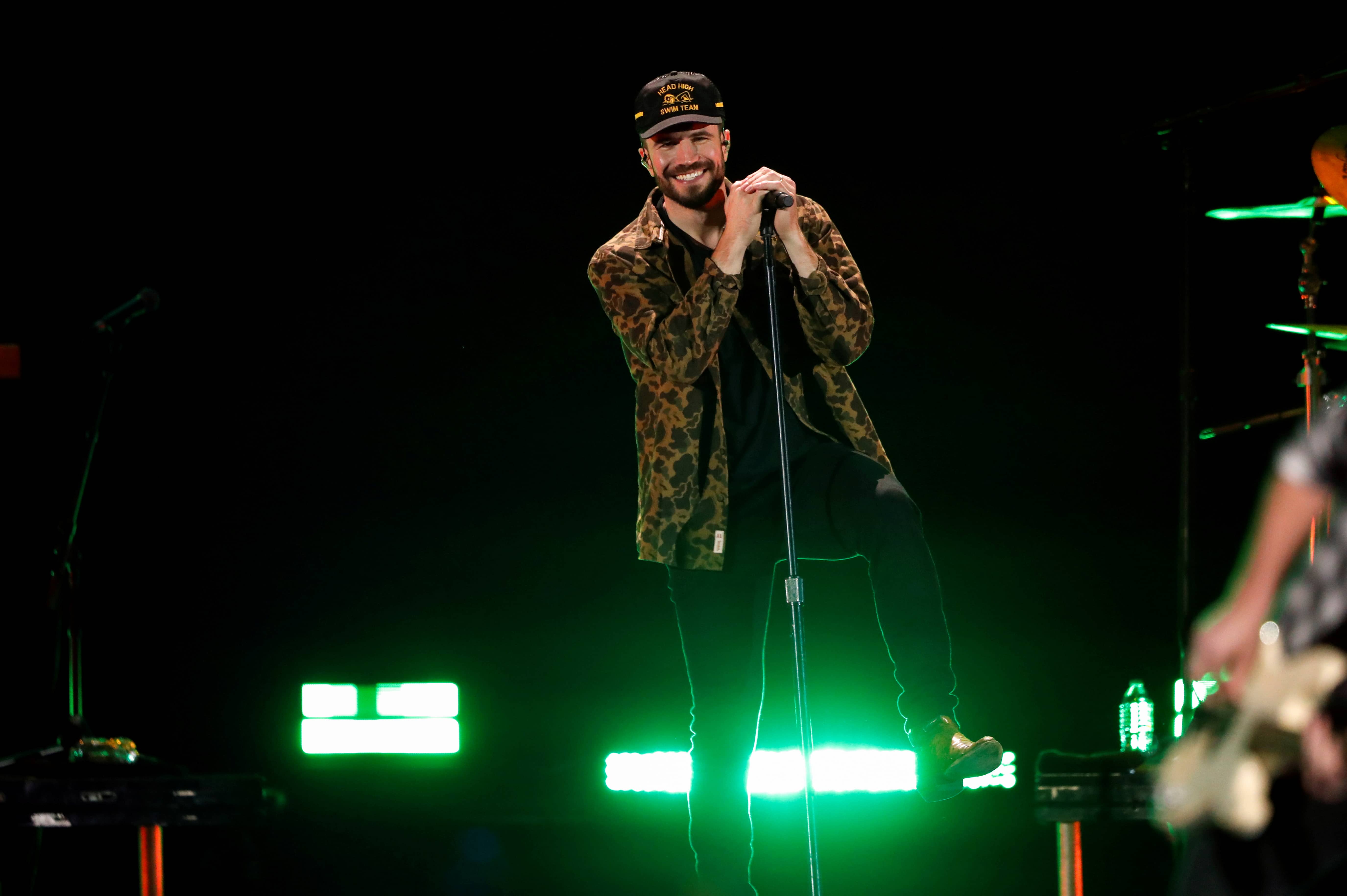 sam-hunt-performs-during-the-second-day-of-the-iheartradio-music-festival-at-the-t-mobile-arena-in-las-vegas-2