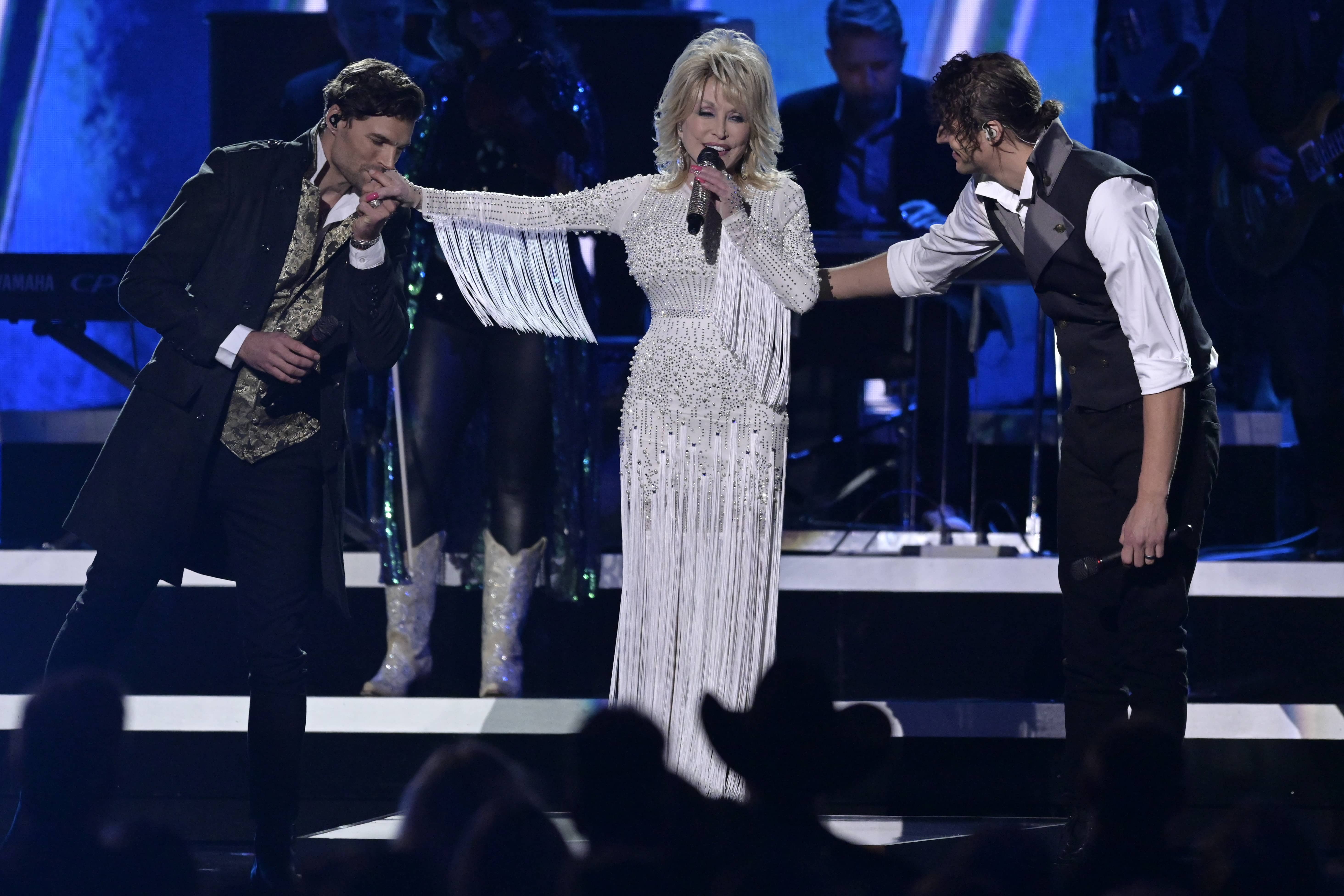the-53rd-annual-cma-awards-show-nashville-tennessee-u-s-3