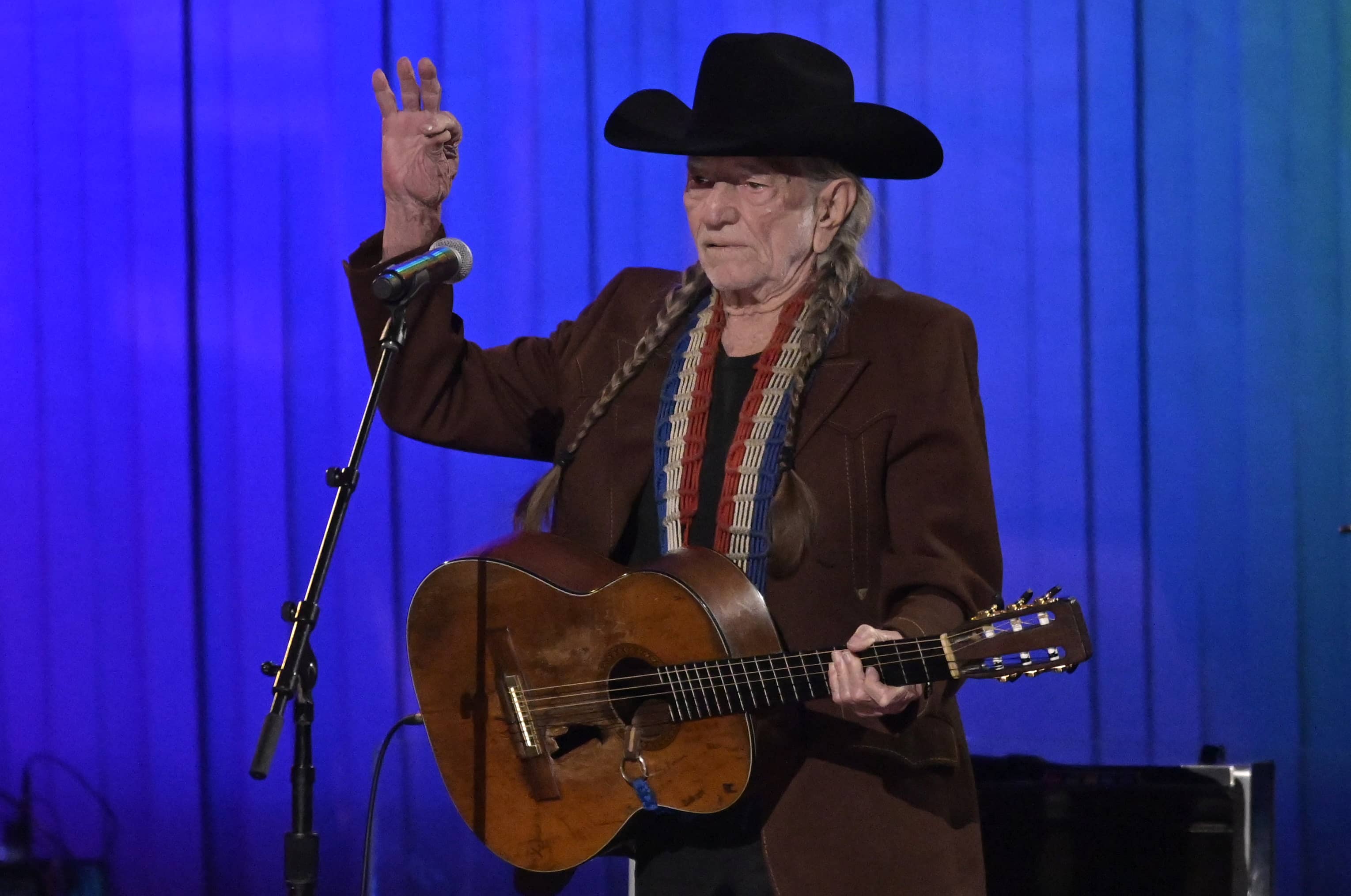 the-53rd-annual-cma-awards-show-nashville-tennessee-u-s-4