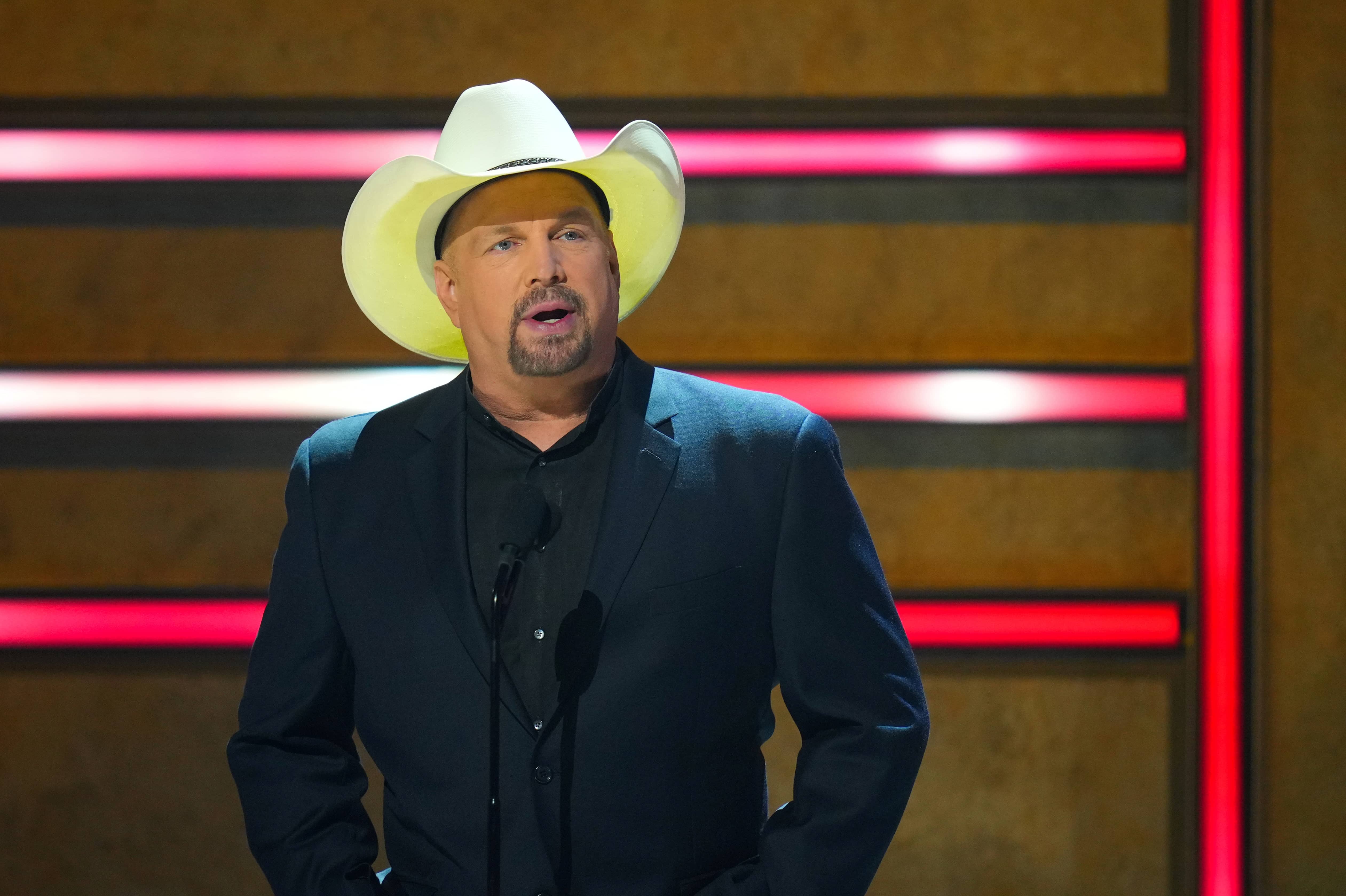 cmt-artists-of-the-year-award-show-in-nashville-tennessee-8