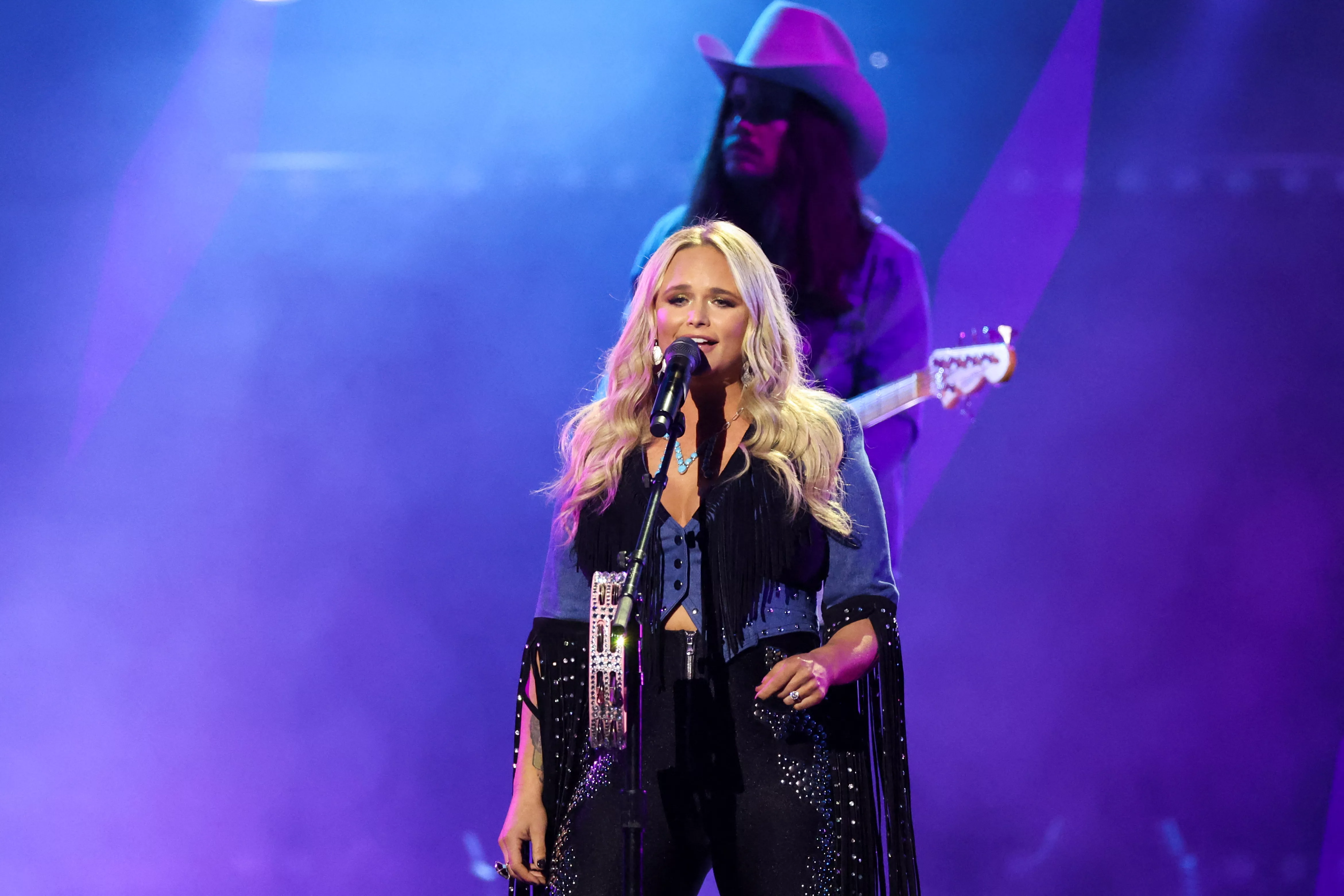 56th-annual-cma-awards-in-nashville-42