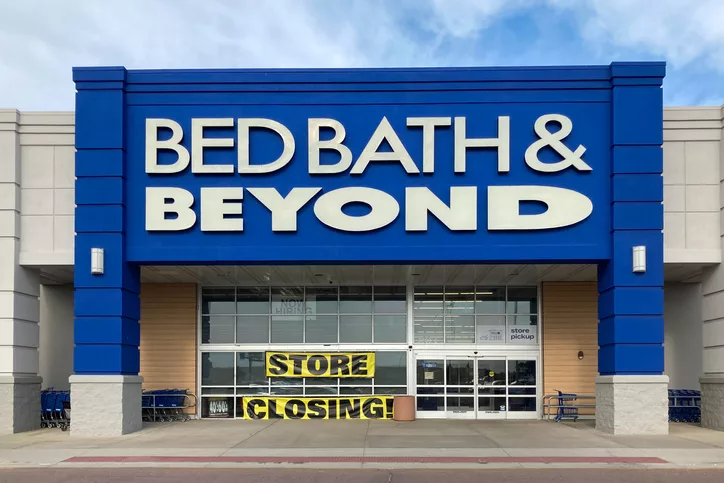 bed-bath-and-beyond-exterior-with-store-closing-banner