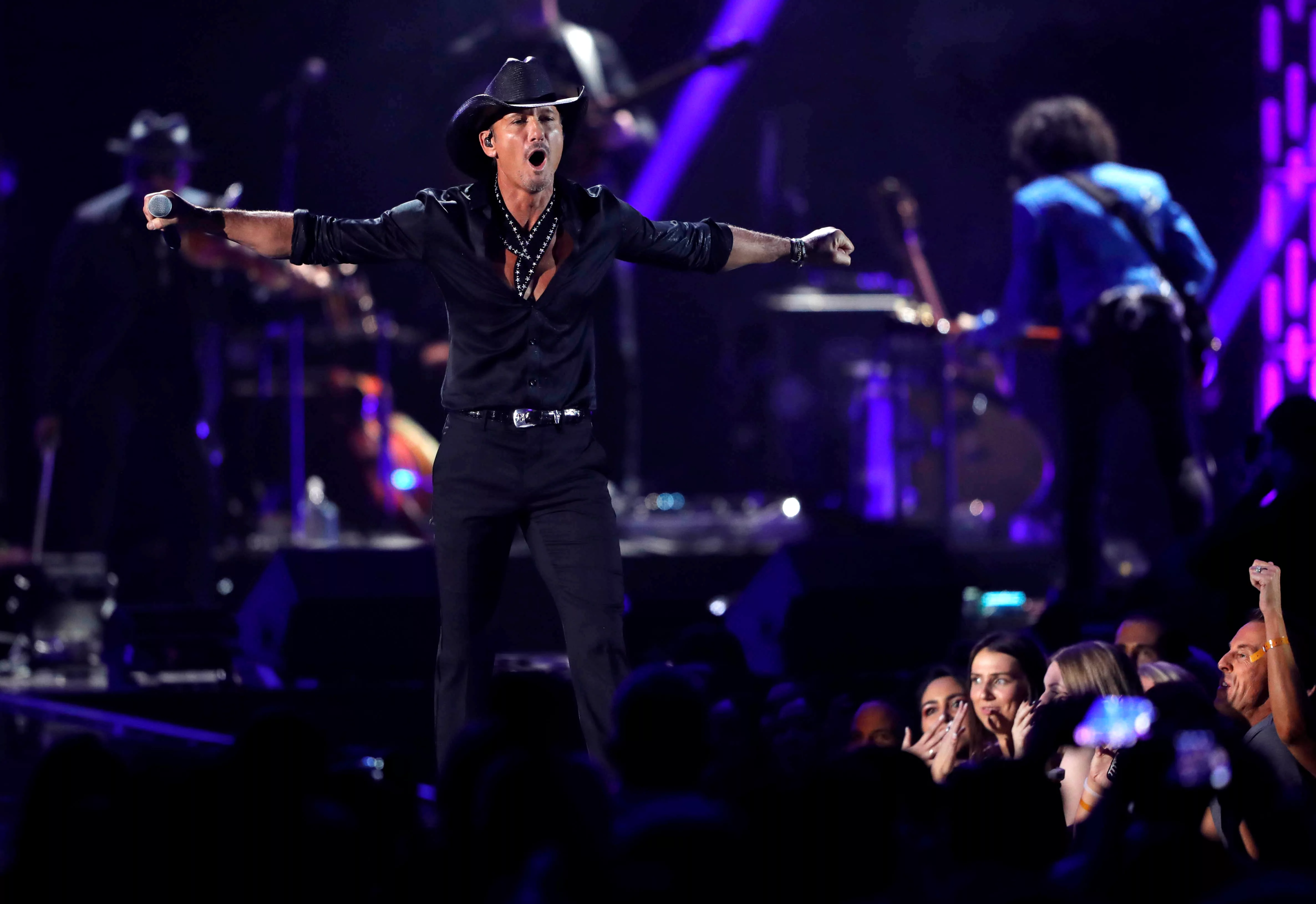 tim-mcgraw-performs-during-the-iheartradio-music-festival-at-t-mobile-arena-in-las-vegas-3