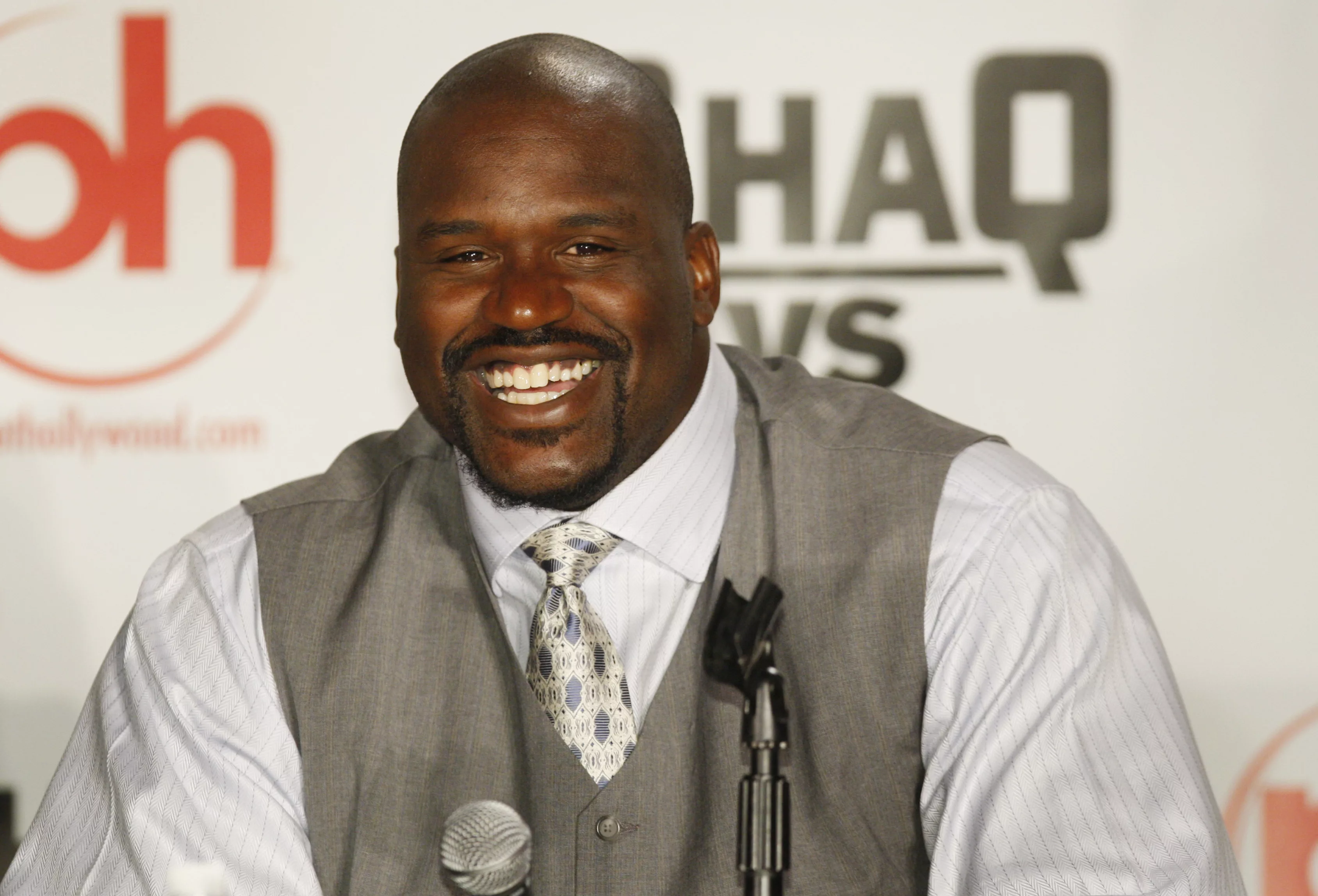 basketball-star-shaquille-oneal-smiles-as-he-answers-a-question-during-a-news-conference-for-the-abc-television-series-shaq-vs-at-the-planet-hollywood-hotel-casino-in-las-vegas