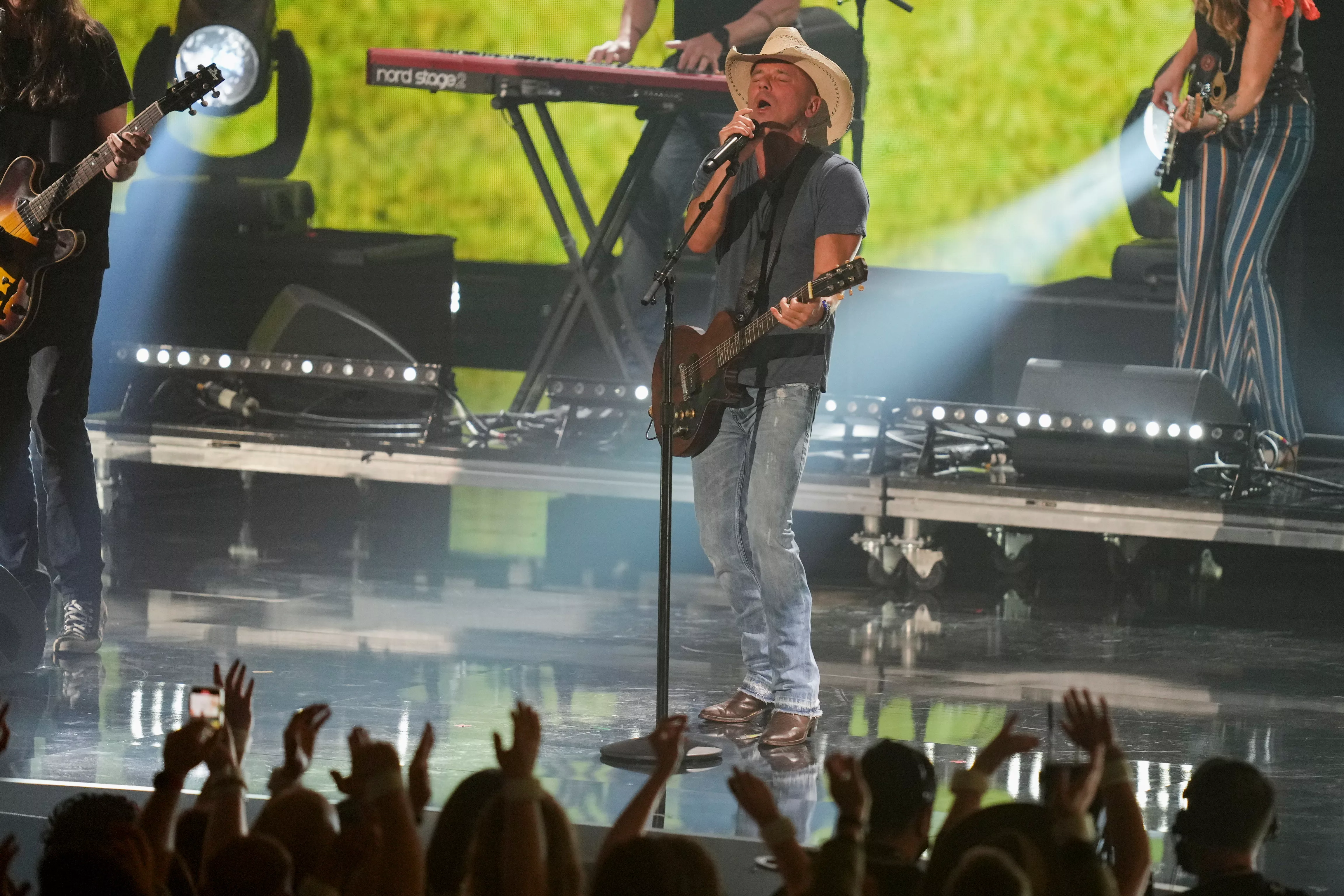 56th-annual-cmt-music-awards-in-nashville-14