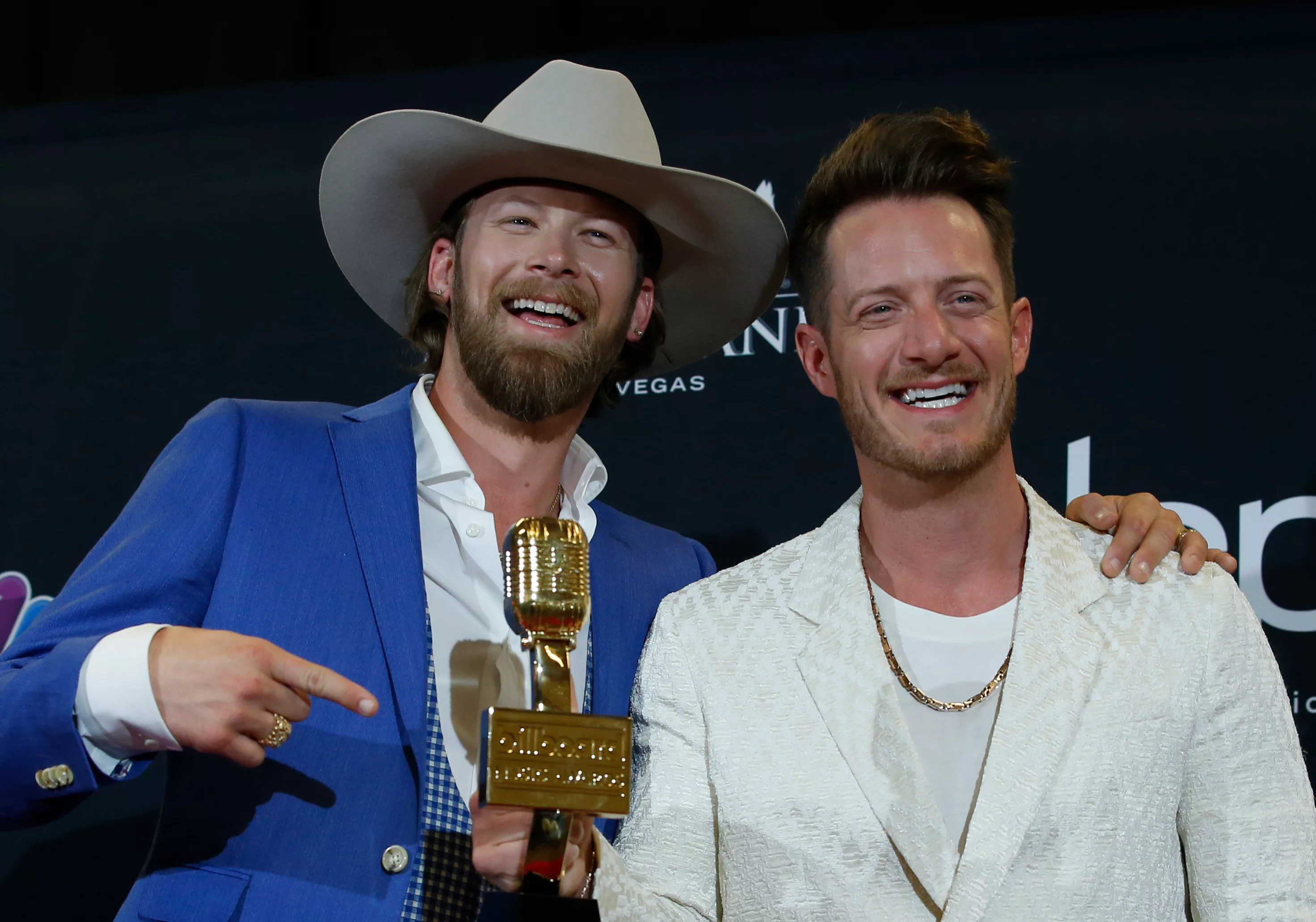 2019-billboard-music-awards-photo-room-las-vegas-nevada-u-s-may-1-2019-kelley-and-hubbard-of-florida-georgia-line-pose-backstage-with-their-top-country-song-award-for