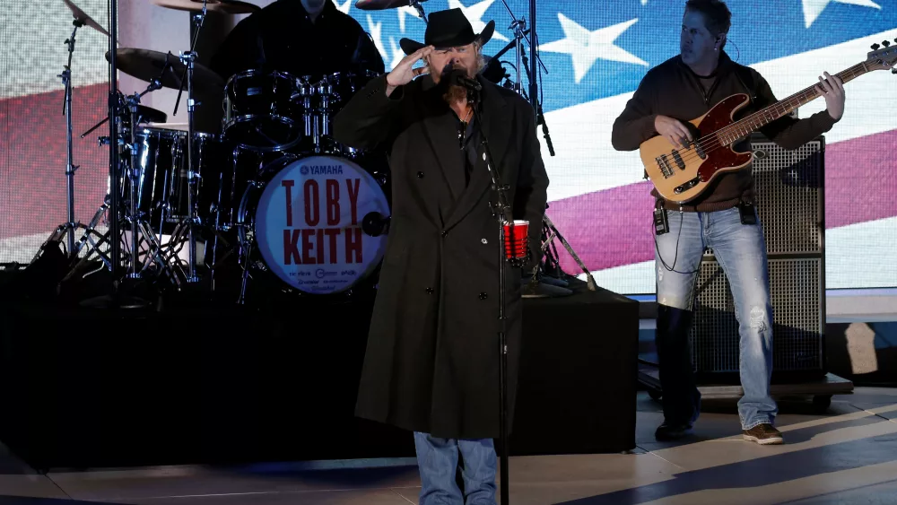 toby-keith-performs-at-the-make-america-great-again-welcome-celebration-concert-at-the-lincoln-memorial-in-washington-3