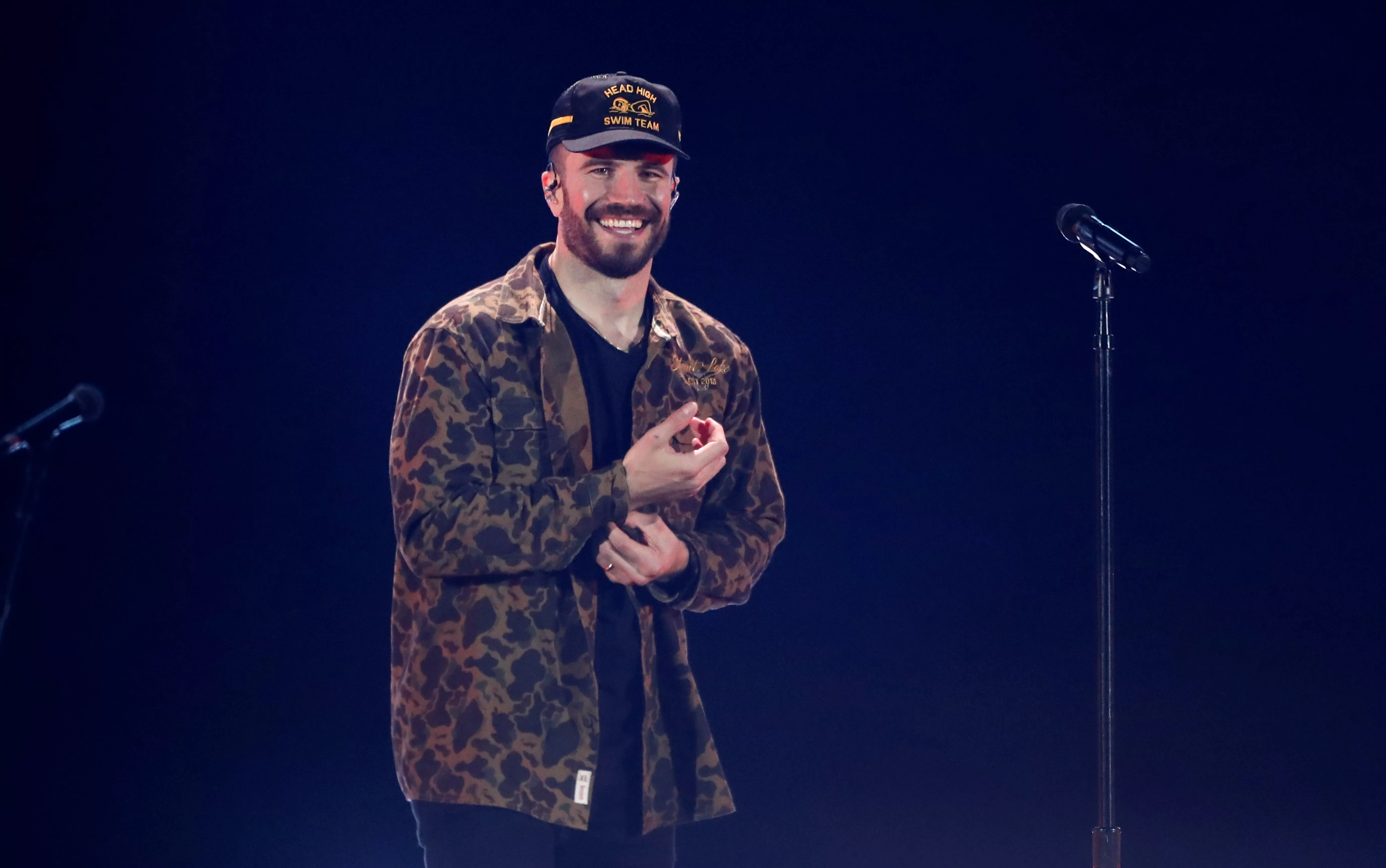 sam-hunt-performs-during-the-second-day-of-the-iheartradio-music-festival-at-the-t-mobile-arena-in-las-vegas-6