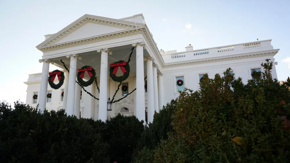 holiday-decorations-at-the-white-house-in-washington