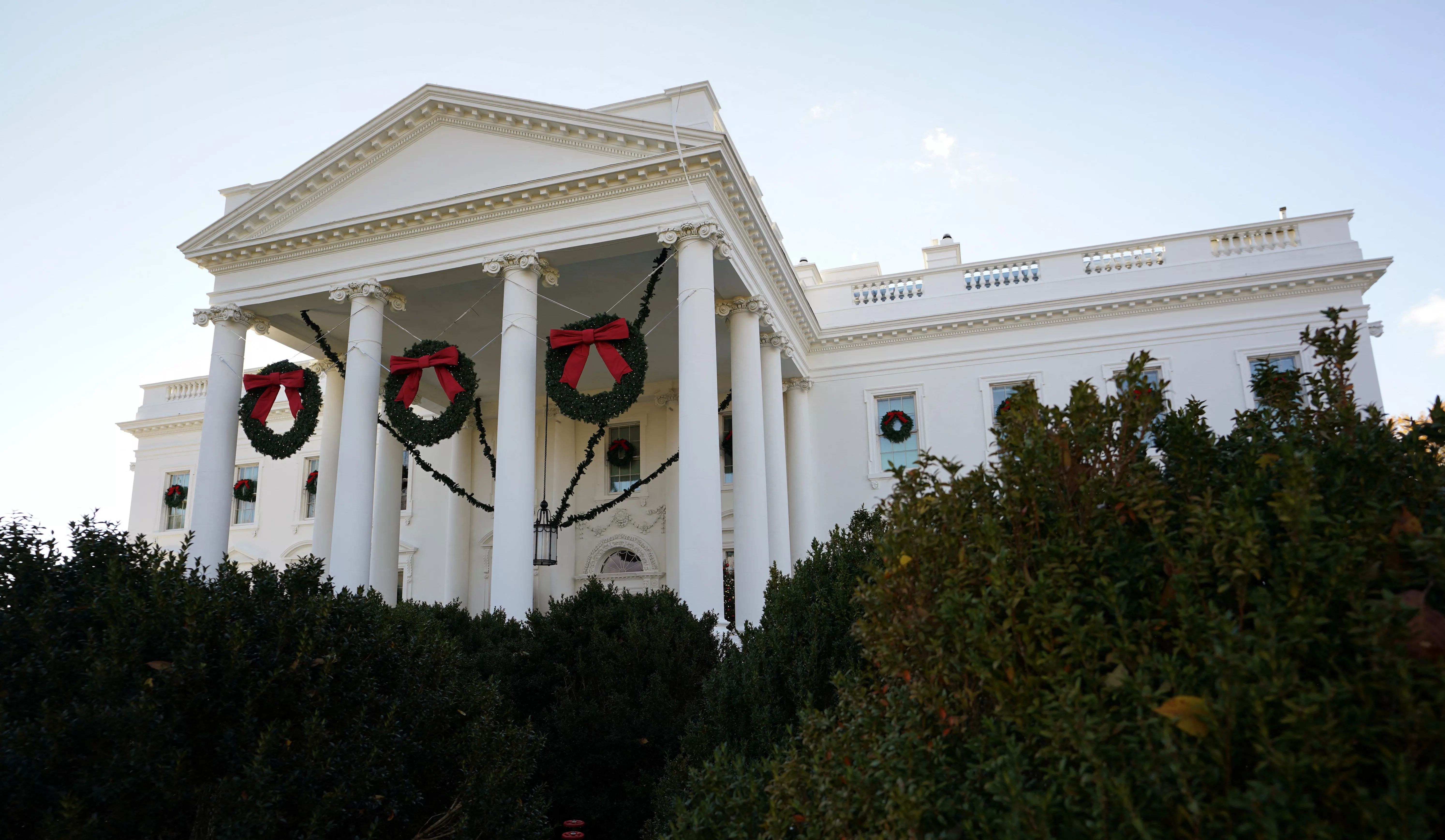 holiday-decorations-at-the-white-house-in-washington