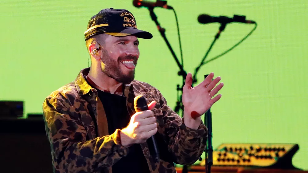 sam-hunt-performs-during-the-second-day-of-the-iheartradio-music-festival-at-the-t-mobile-arena-in-las-vegas-7