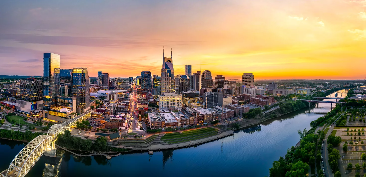 nashville-skyline-with-braodway-and-sunset