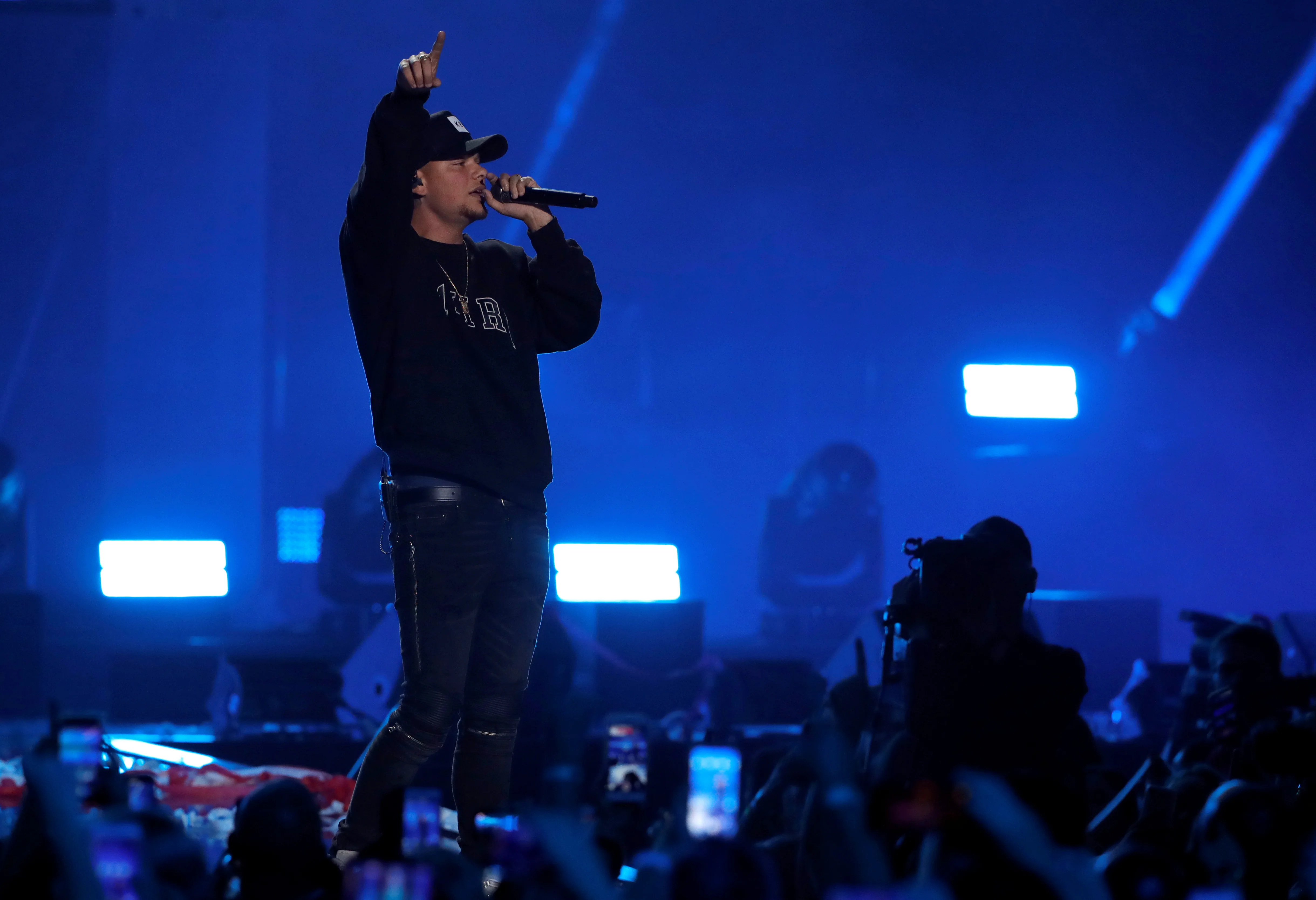 kane-brown-performs-during-the-iheartradio-music-festival-at-t-mobile-arena-in-las-vegas-5