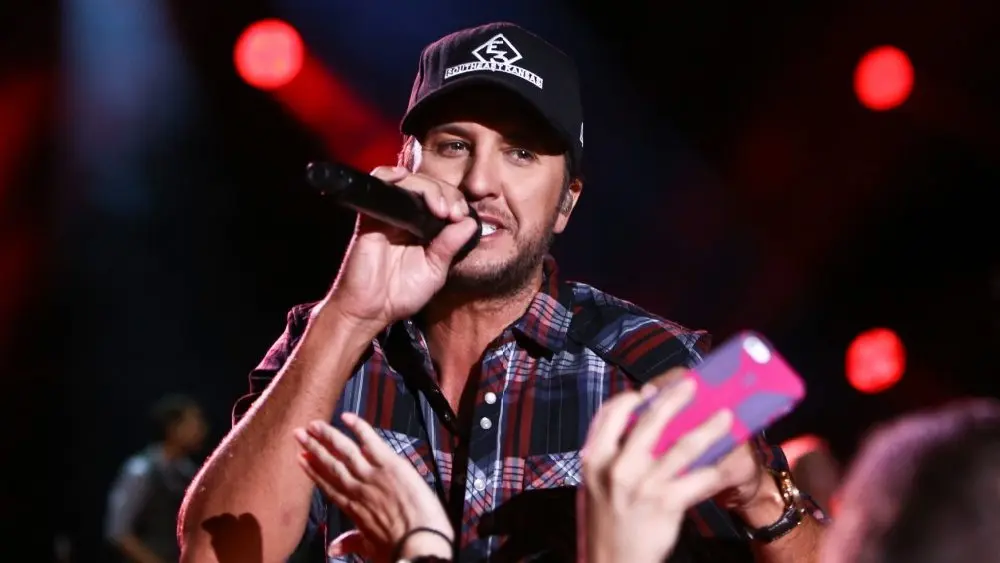 Luke Bryan performs at Nissan Stadium during the 2017 CMA Festival on June 8^ 2017 in Nashville^ Tennessee. NASHVILLE^ TN - JUNE 08