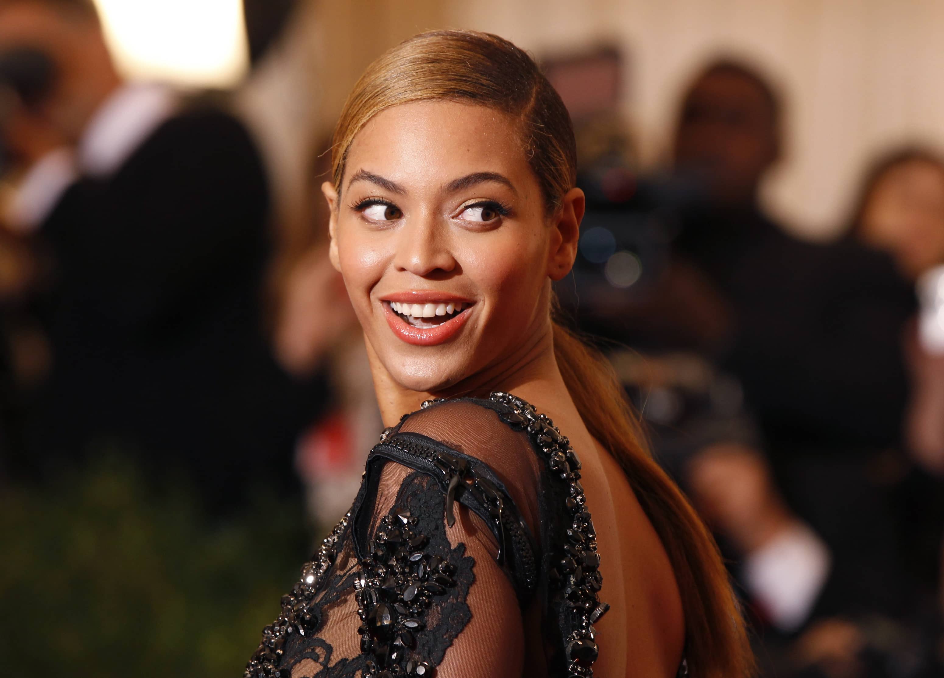 singer-beyonce-arrives-at-the-metropolitan-museum-of-art-costume-institute-benefit-in-new-york