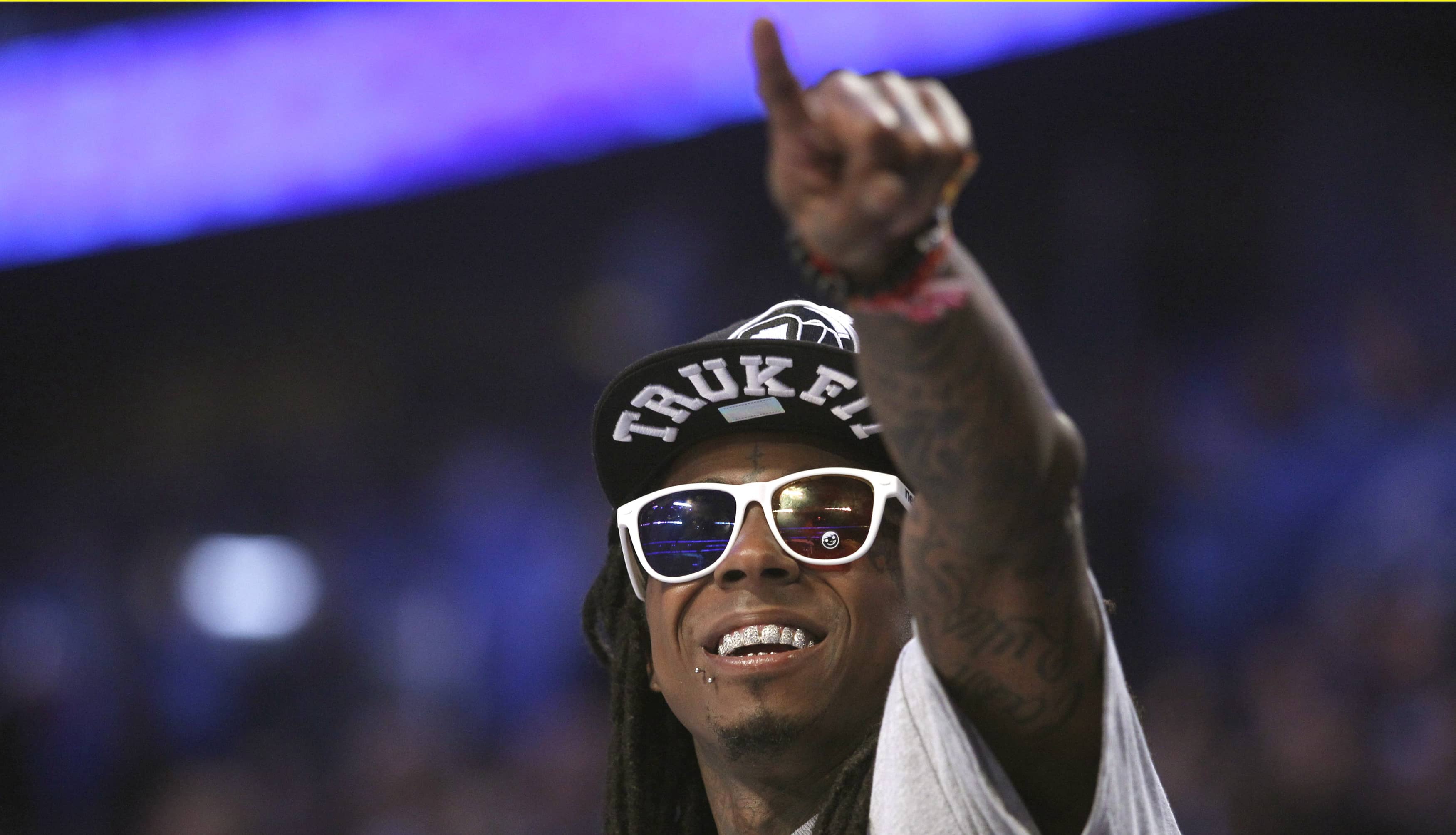 rap-artists-lil-wayne-points-courtside-during-the-nba-all-star-game-in-orlando-florida
