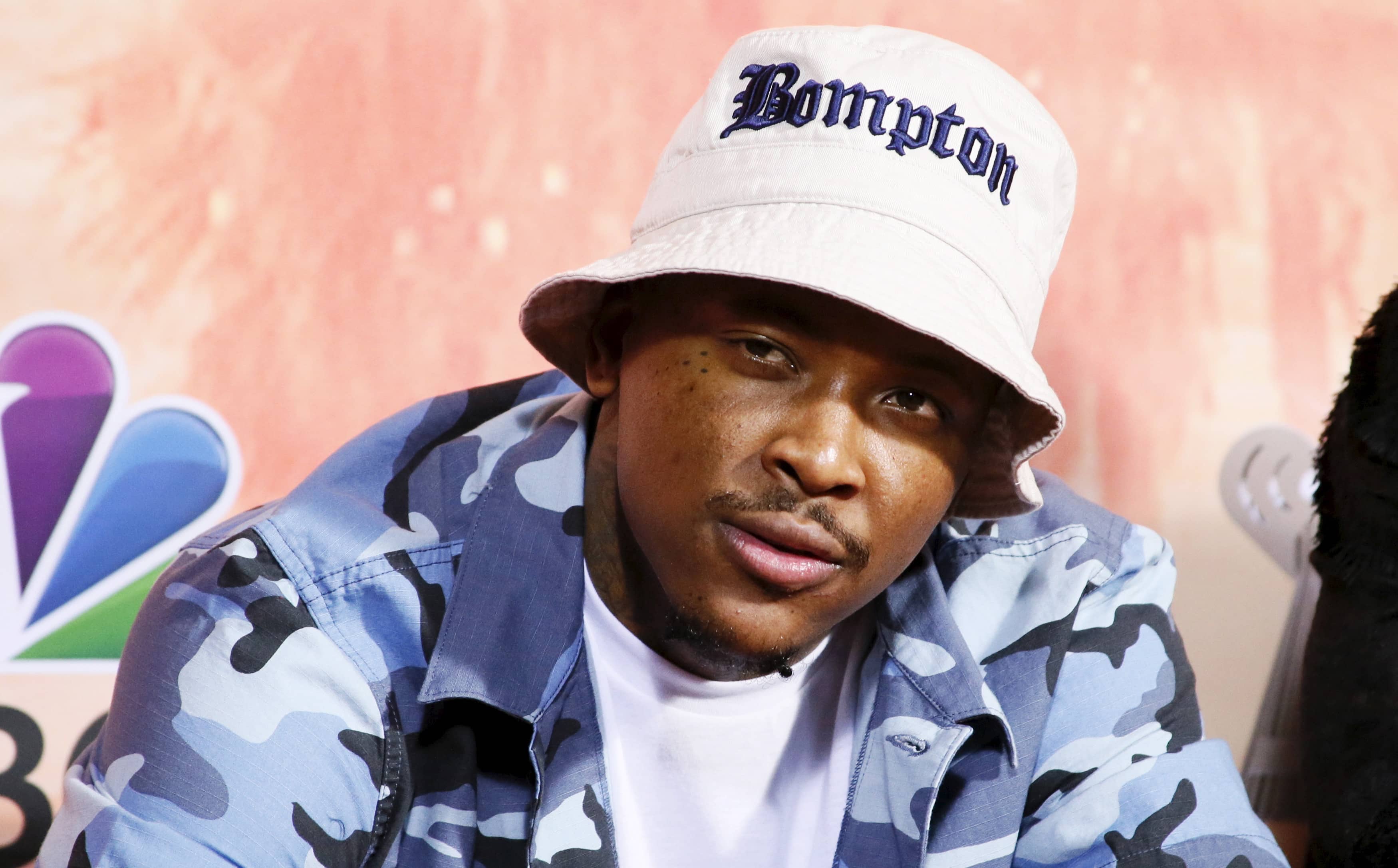 rapper-yg-poses-backstage-at-2015-iheartradio-music-awards-in-los-angeles