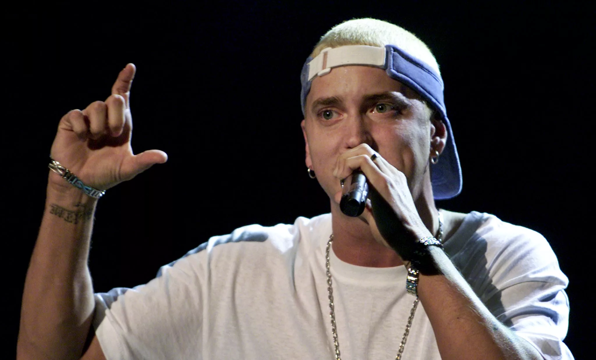 2001-02-21t000000z_617097095_rp2drihgesaa_rtrmadp_3_entertainment-grammys