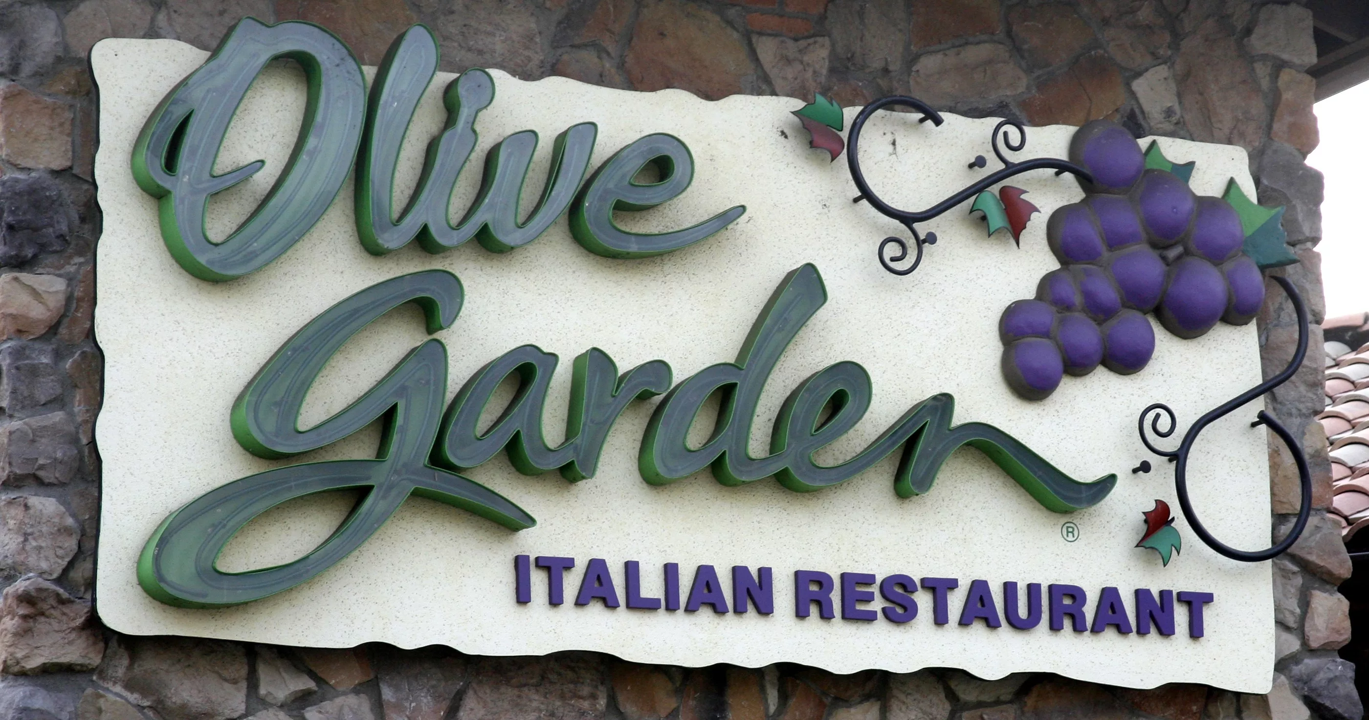 Olive Garden Brings Back Never Ending Pasta Bowl DJ Eric B Hot 1045