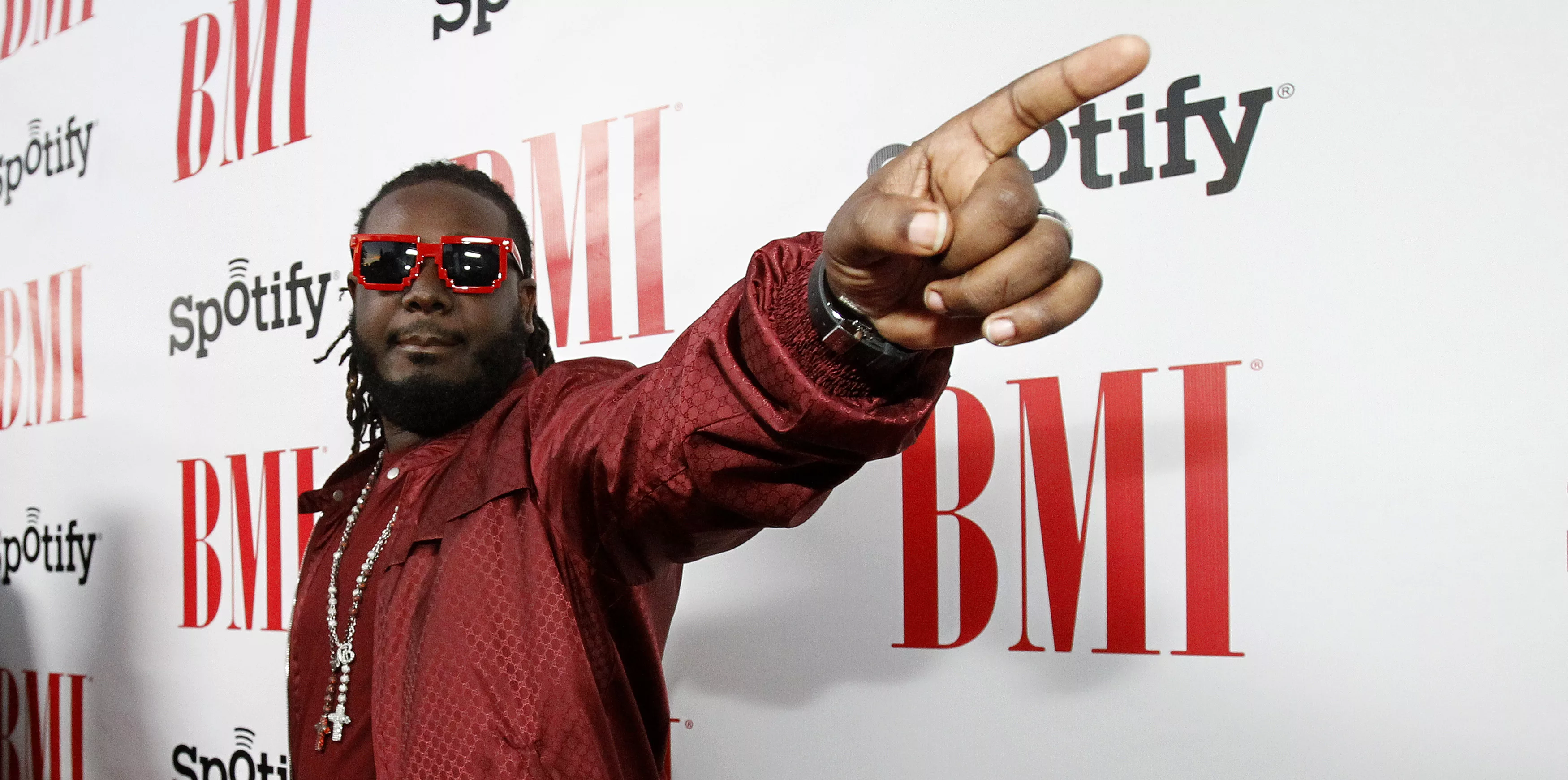 t-pain-poses-as-he-arrives-at-bmis-annual-urban-music-awards-at-the-saban-theatre-in-beverly-hills