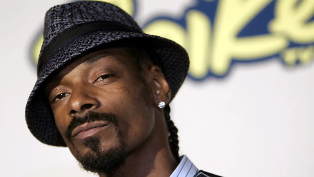 show-host-snoop-dogg-arrives-for-the-spike-tv-video-game-awards-in-santa-monica-california-decembe