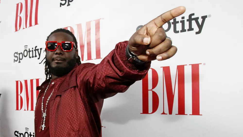t-pain-poses-as-he-arrives-at-bmis-annual-urban-music-awards-at-the-saban-theatre-in-beverly-hills-2