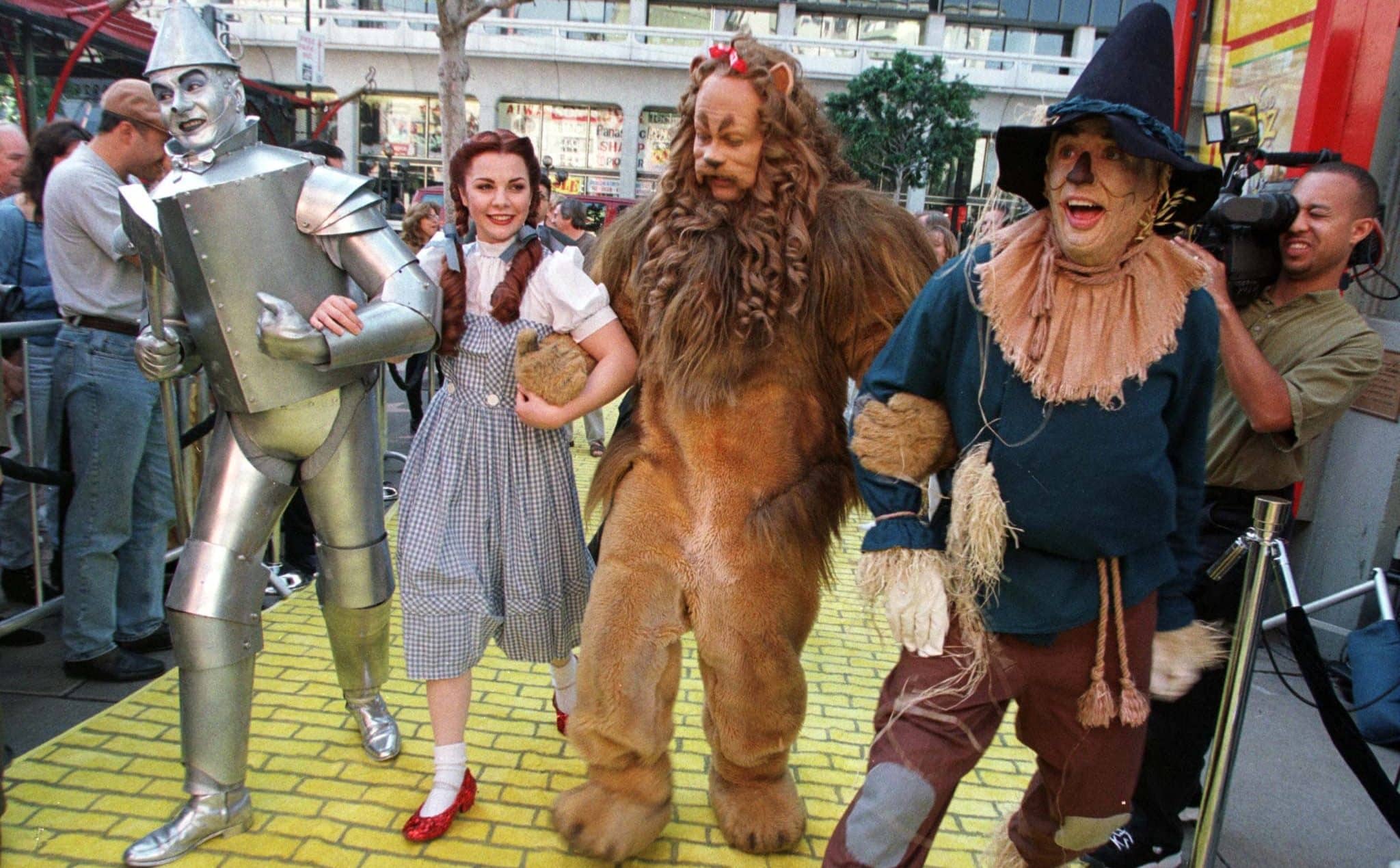 characters-from-wizard-of-oz-at-screening
