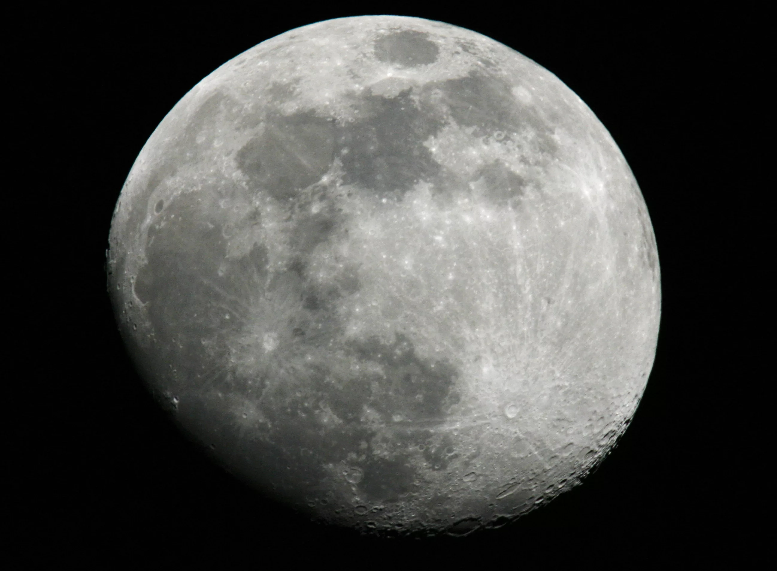 a-general-view-of-the-moon-is-seen-in-new-delhi