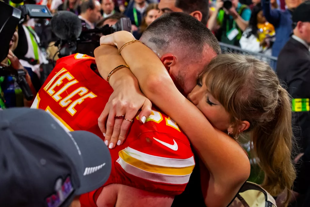 kansas-city-chiefs-tight-end-travis-kelce-celebrates-with-girlfriend-taylor-swift-at-super-bowl