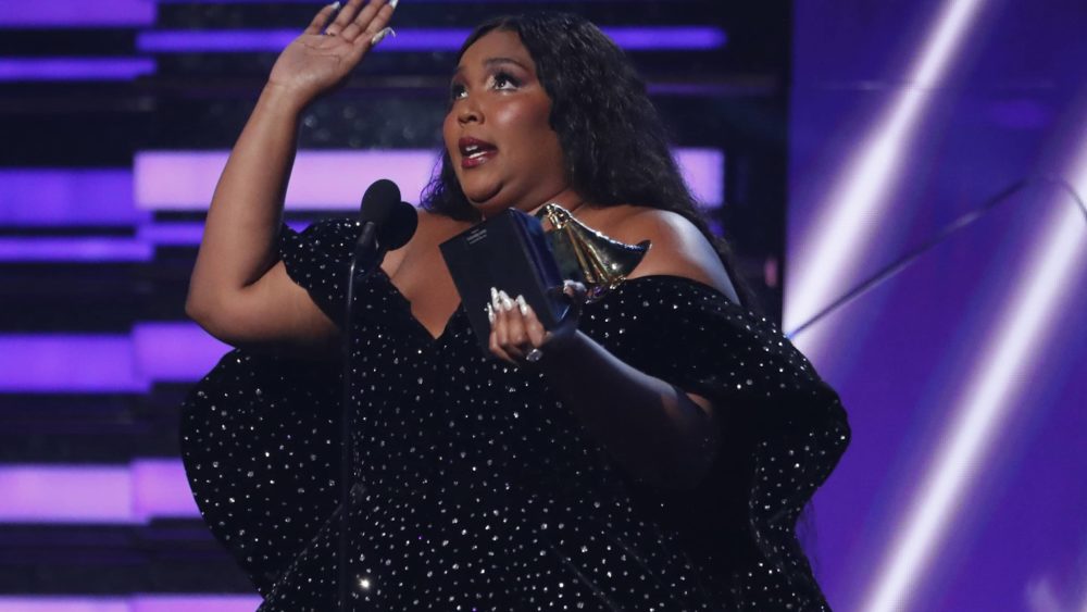 lizzo-accepts-the-award-for-best-pop-solo-performance-for-truth-hurts
