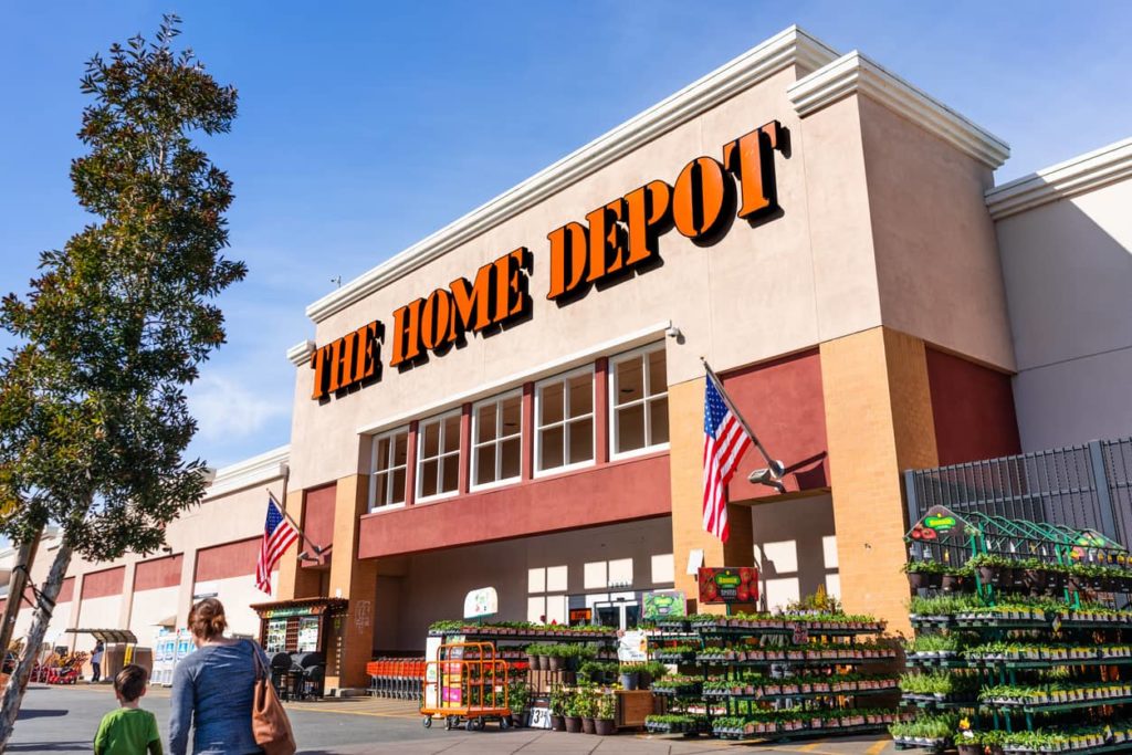 people-shopping-at-the-home-depot-in-san-francisco-bay-area