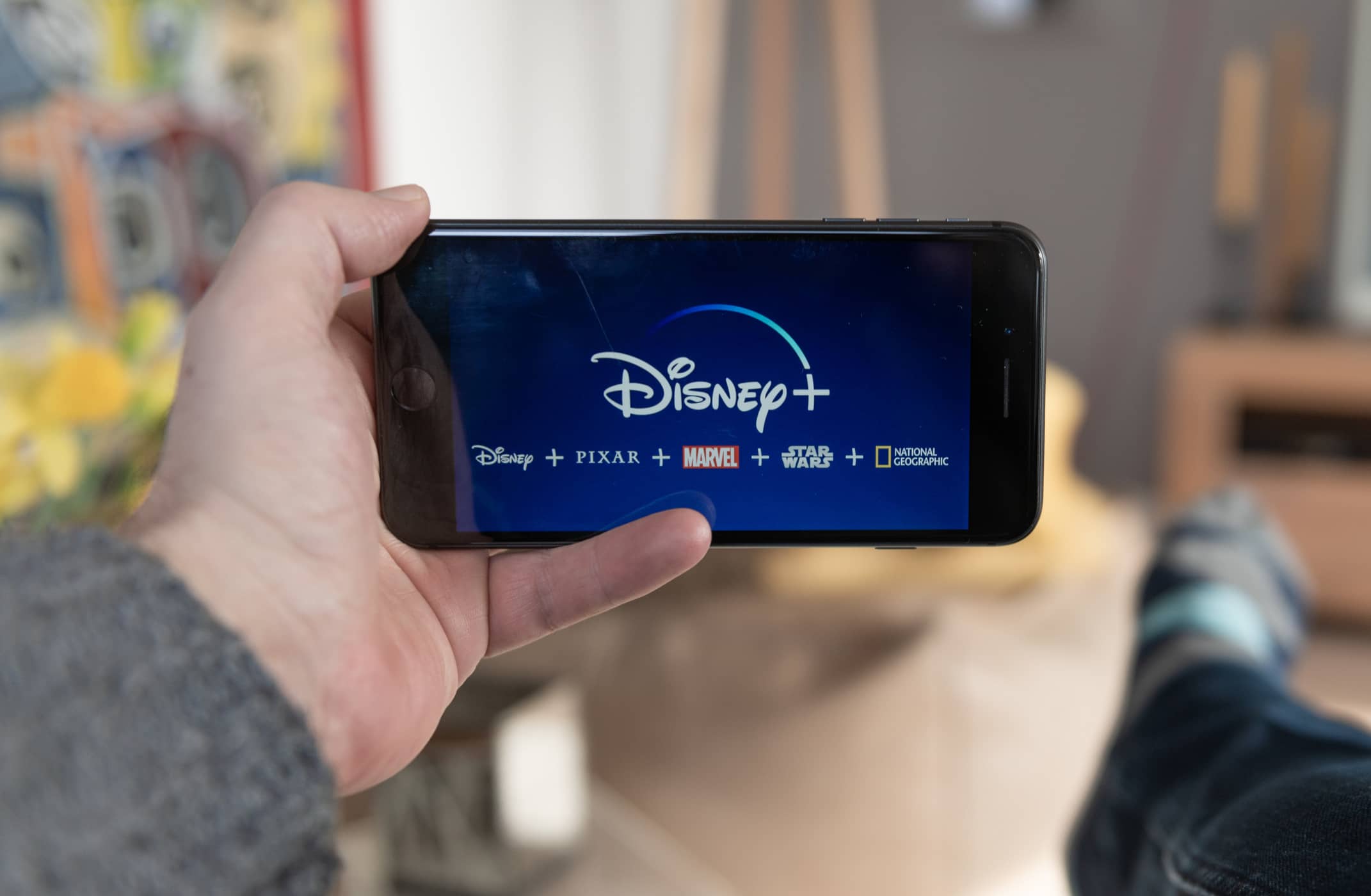 disney-startscreen-on-mobile-phone-disney-online-video-content-streaming-subscription-service-disney-plus-star-wars-marvel-pixar-national-geographic-2