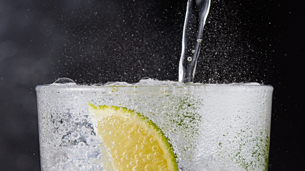 gin-and-tonic-with-ice-and-lime