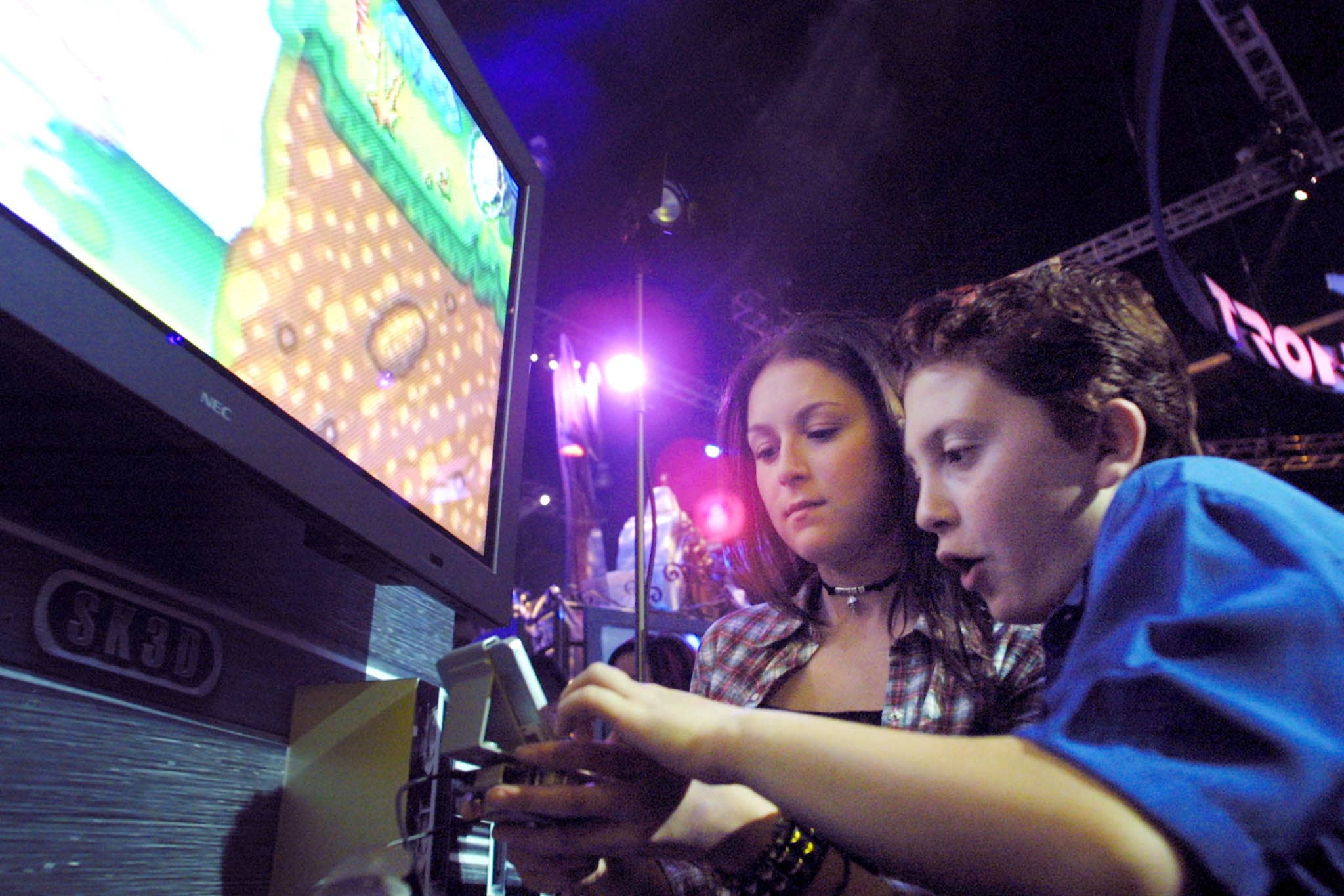 spy-kids-3-stars-make-appearence-at-entertainment-expo-2