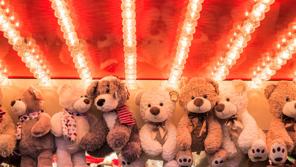 stuffed-toy-bears-on-display-awarded-as-winning-prizes-at-christmas-funfair